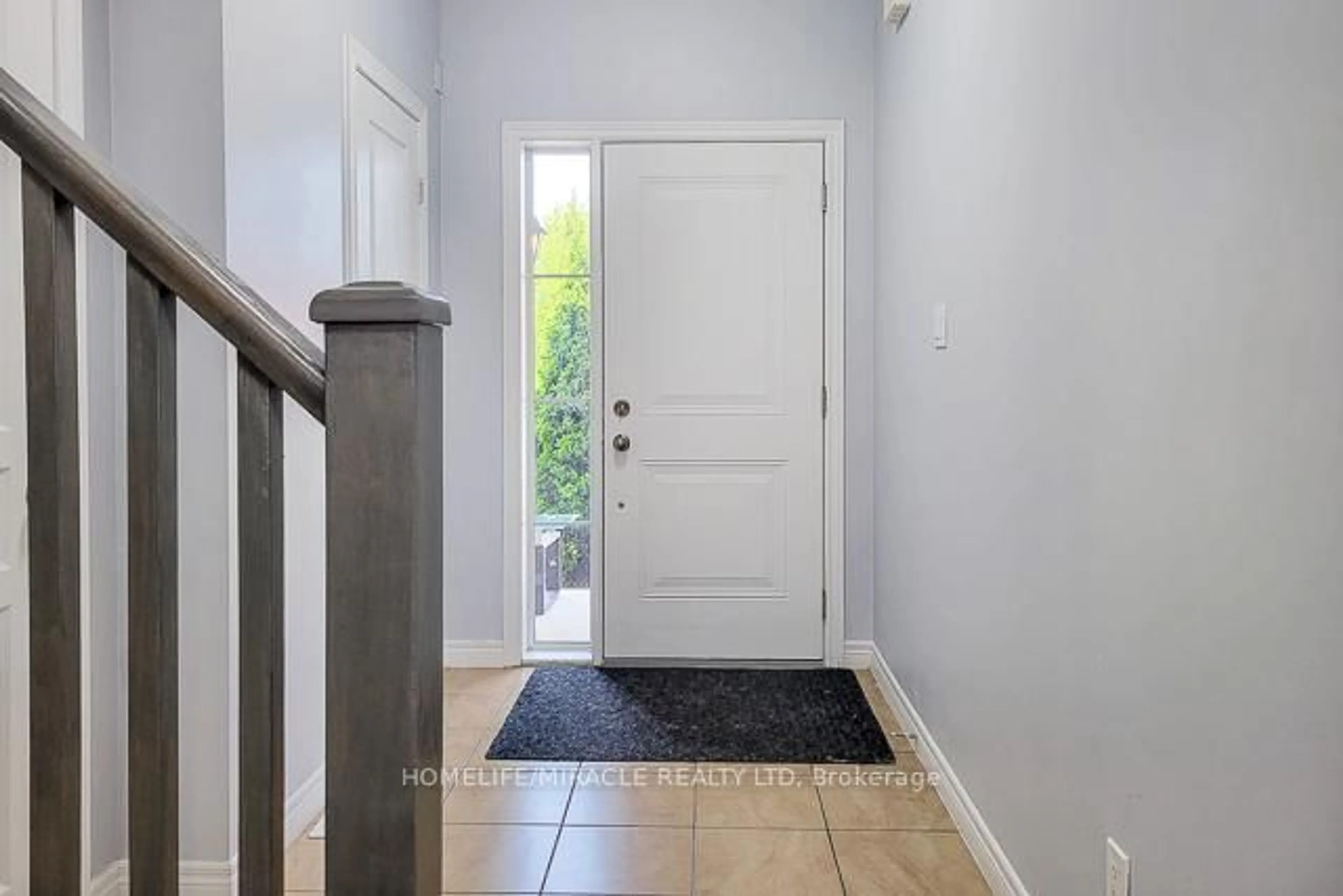 Indoor entryway for 77 Highgate Dr, Hamilton Ontario L8J 0C2