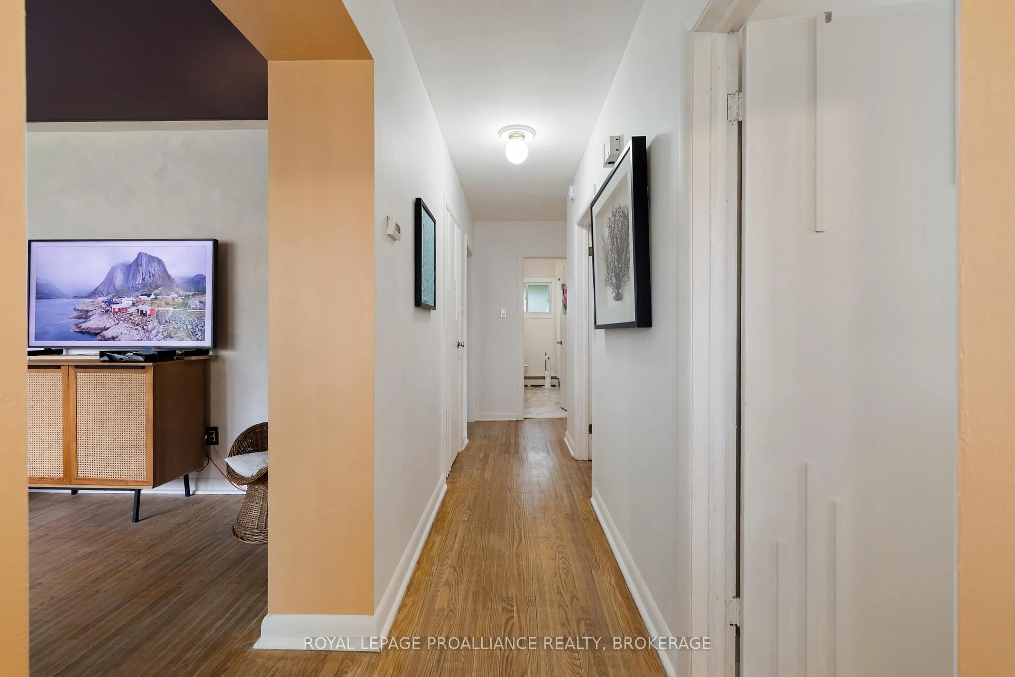 Indoor entryway for 209 McMahon Ave, Kingston Ontario K7M 3H3