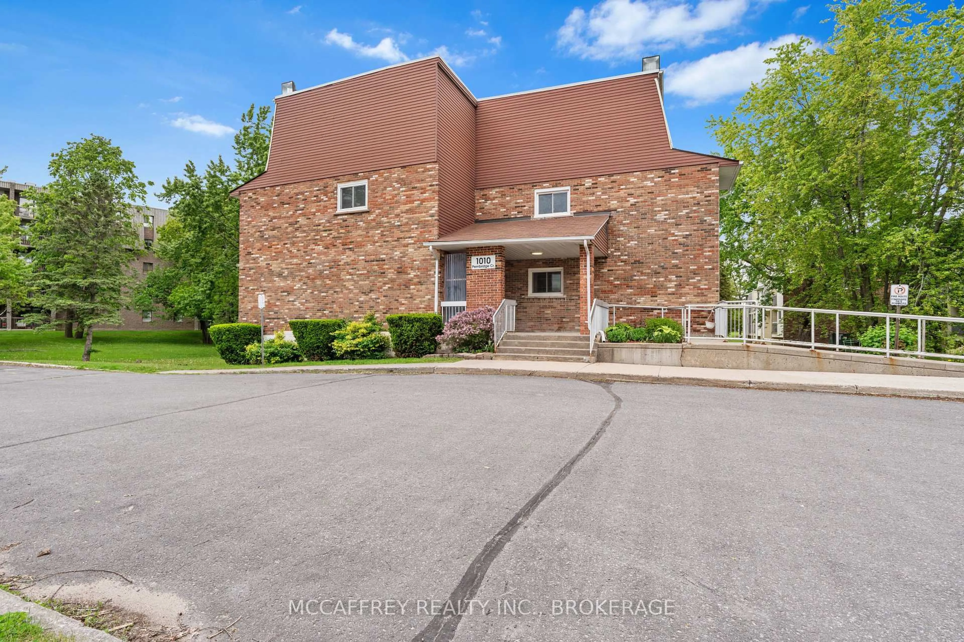 A pic from outside/outdoor area/front of a property/back of a property/a pic from drone, unknown for 1010 Pembridge Cres, Kingston Ontario K7P 1A3