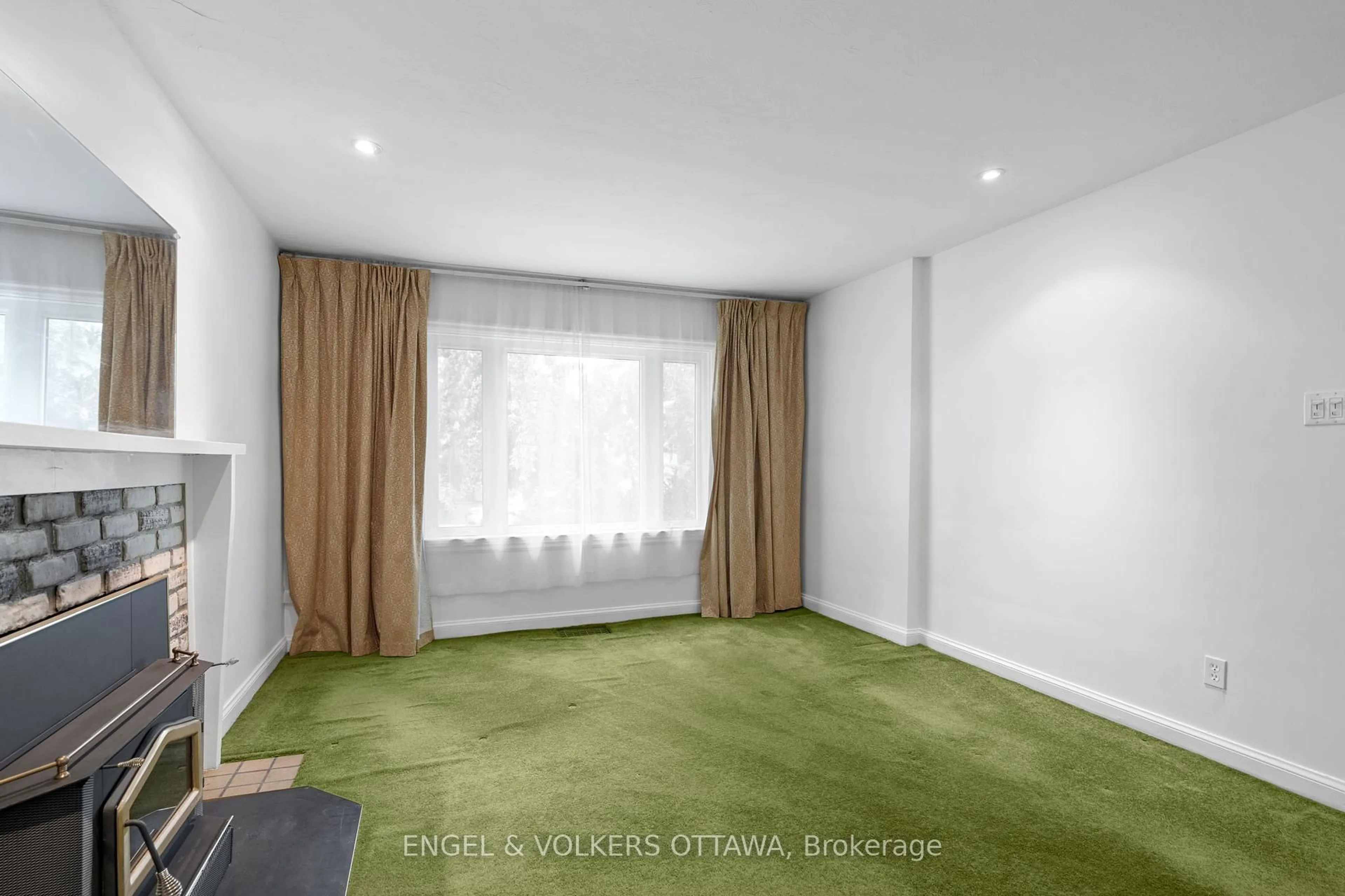 A pic of a room for 38 Glencairn Ave, Ottawa Ontario K1S 1M6