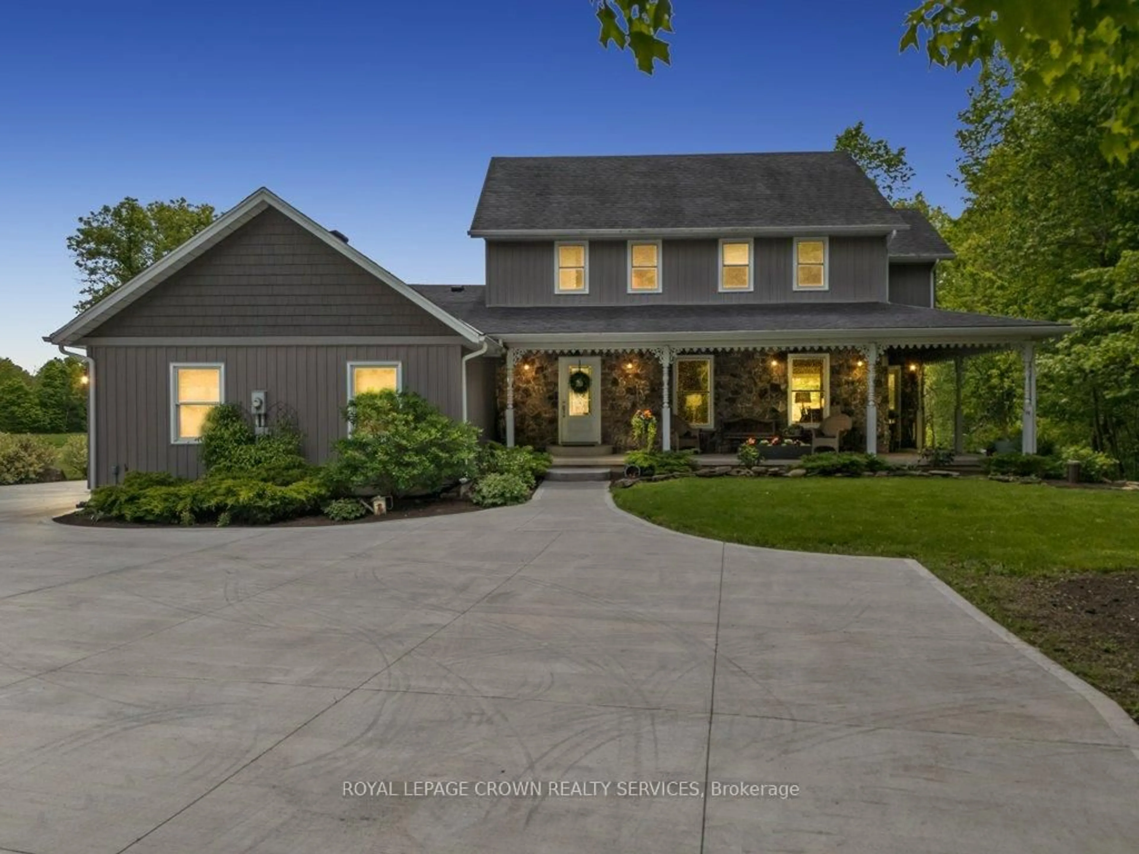 Home with vinyl exterior material, street for 1960 Regional Road 97 N/A, Hamilton Ontario N1R 5S7