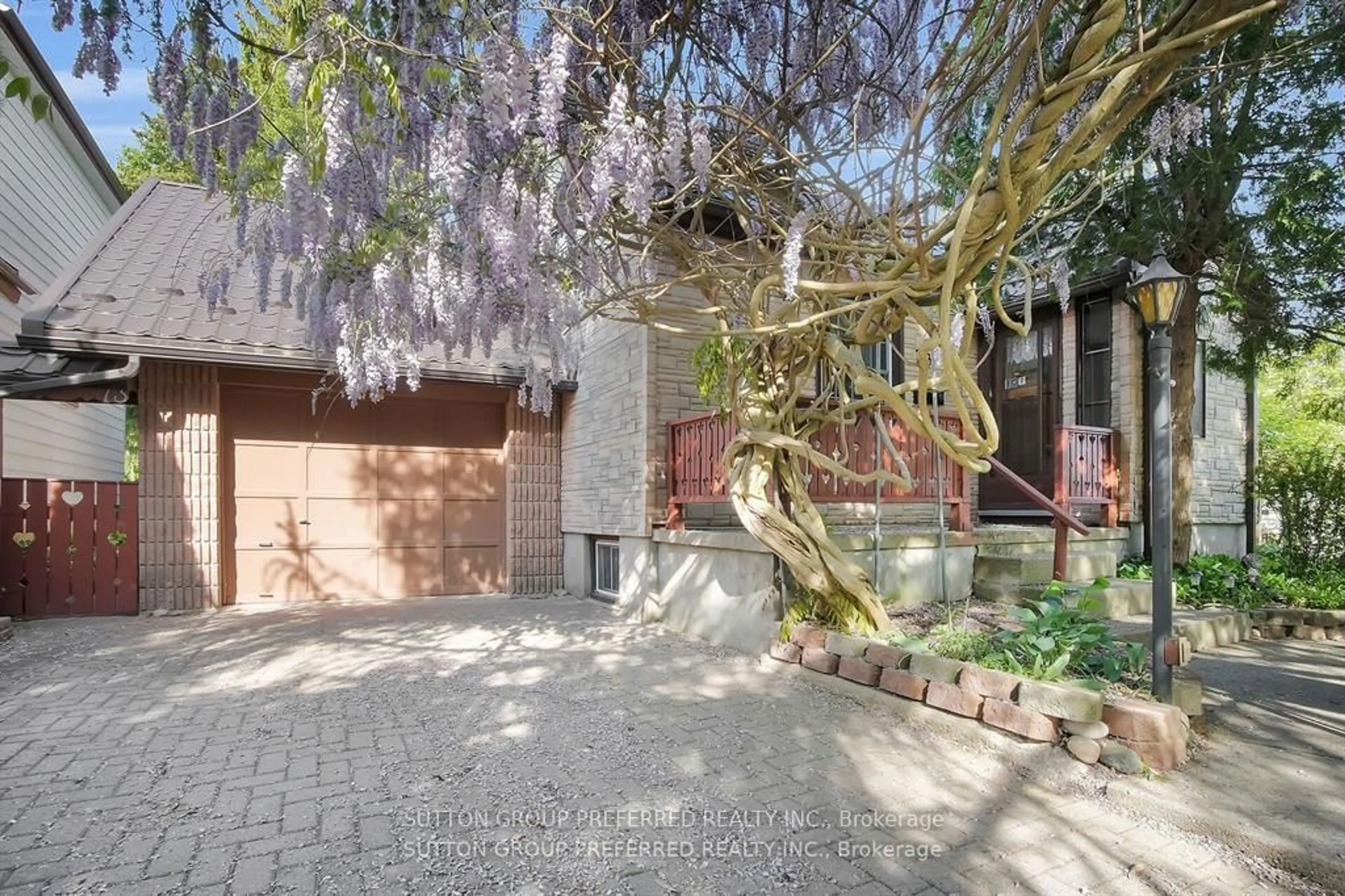 Unknown for 73 Clemens St, London East Ontario N5Y 1H7