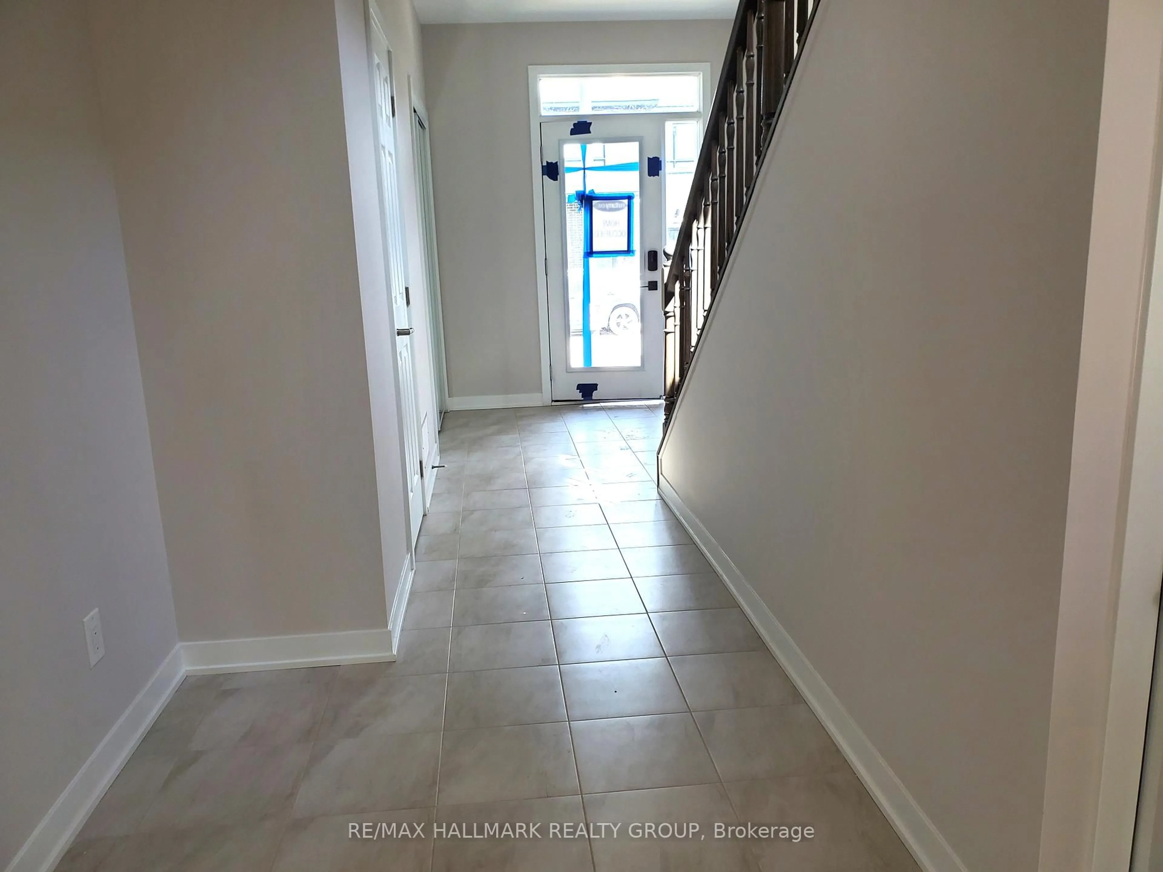 Indoor entryway for 610 Fenwick Way, Ottawa Ontario K2J 7E5