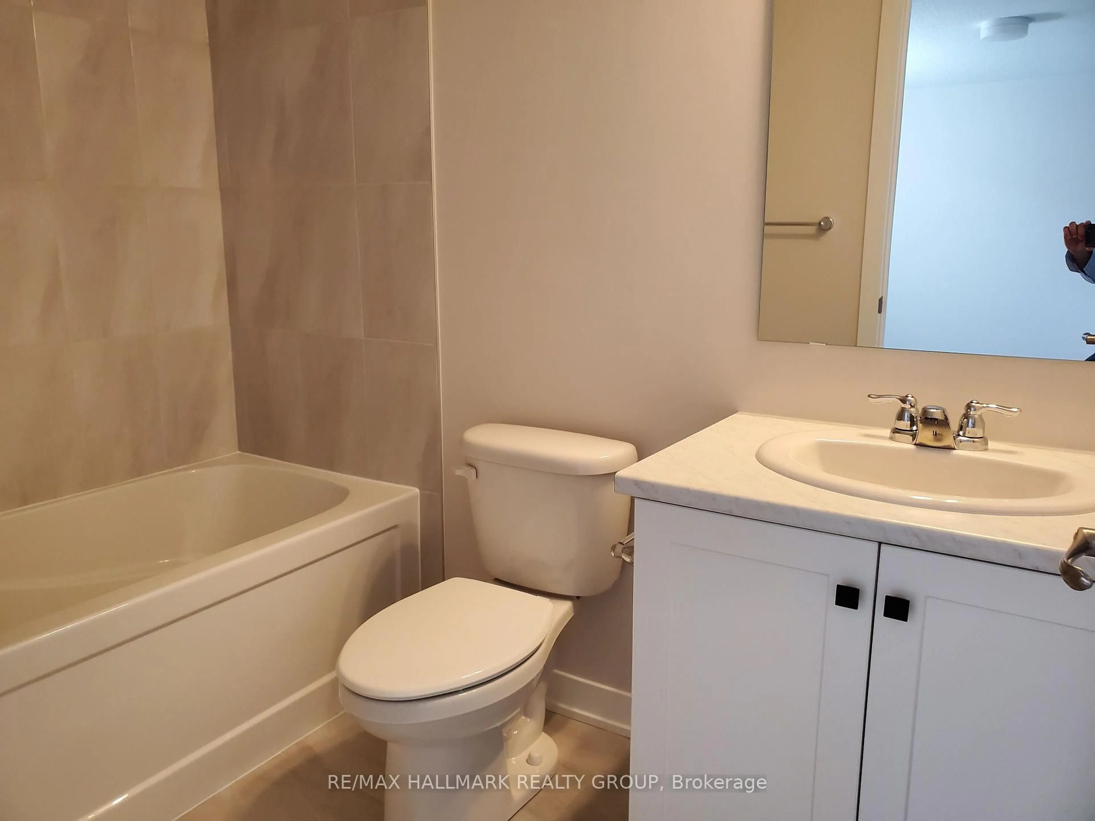 Standard bathroom, unknown for 610 Fenwick Way, Ottawa Ontario K2J 7E5