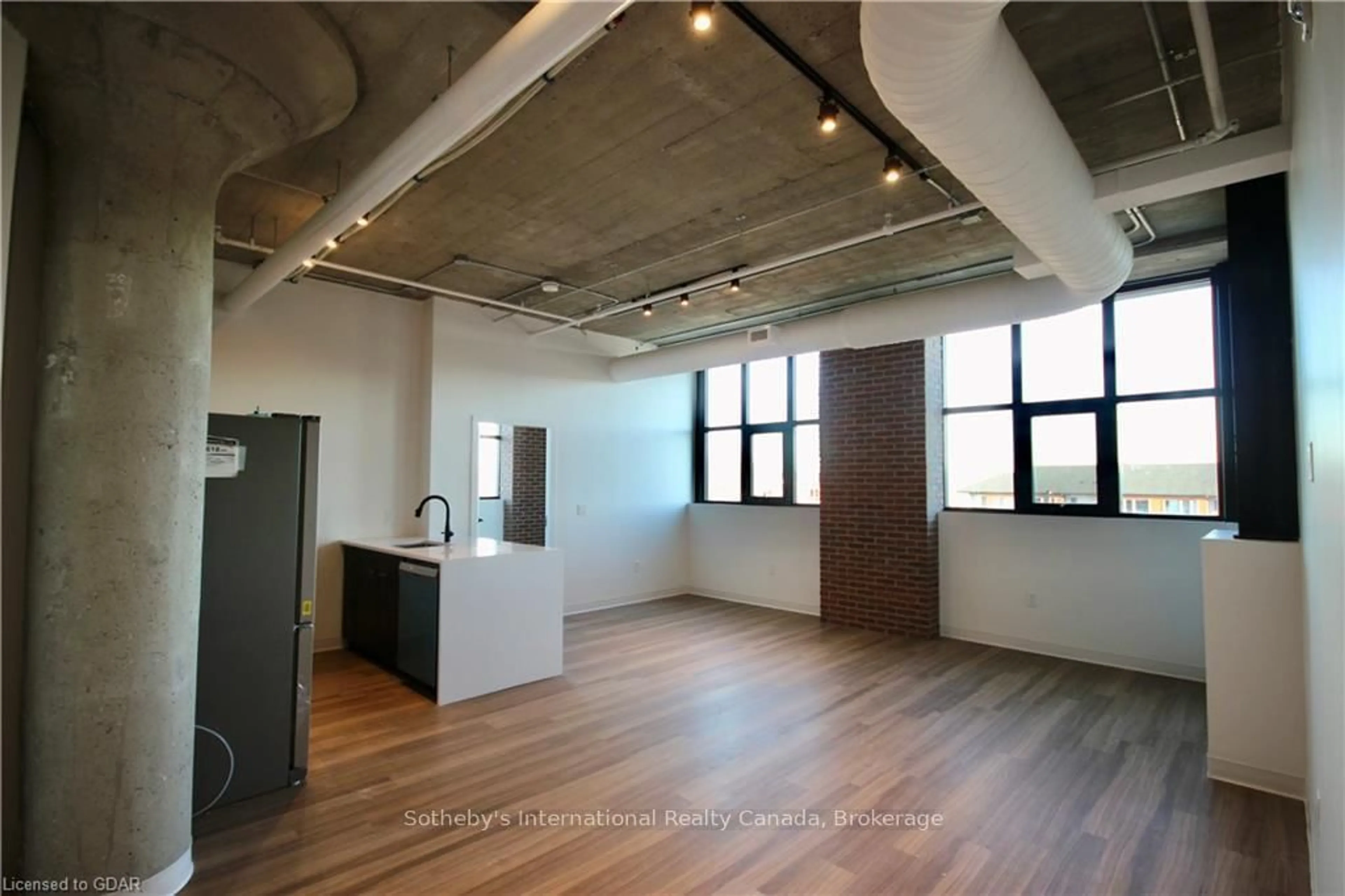 Unknown for 120 HURON St #320, Guelph Ontario N1E 0T8