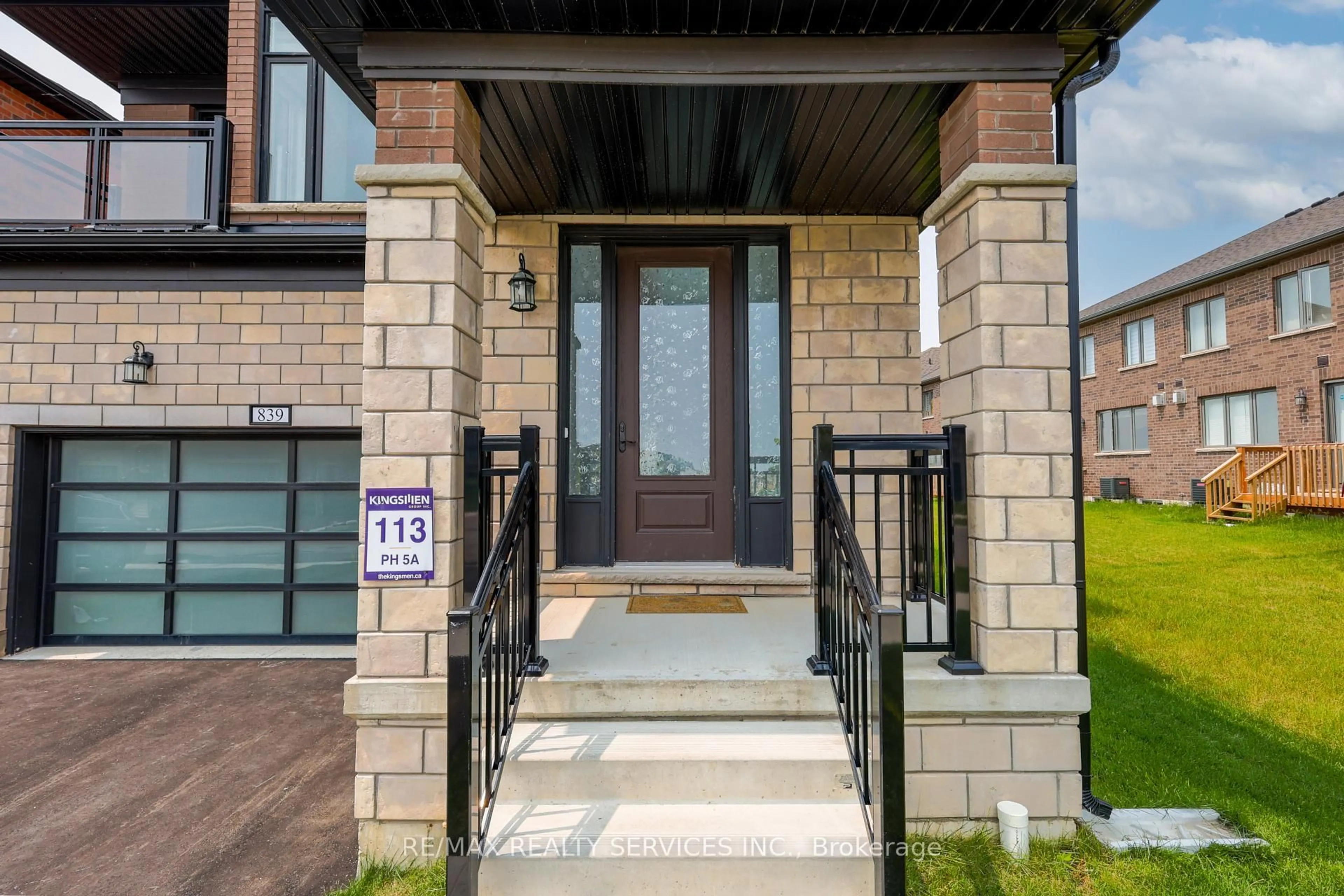 Indoor entryway for 839 Sobeski Ave, Woodstock Ontario N4T 0P2