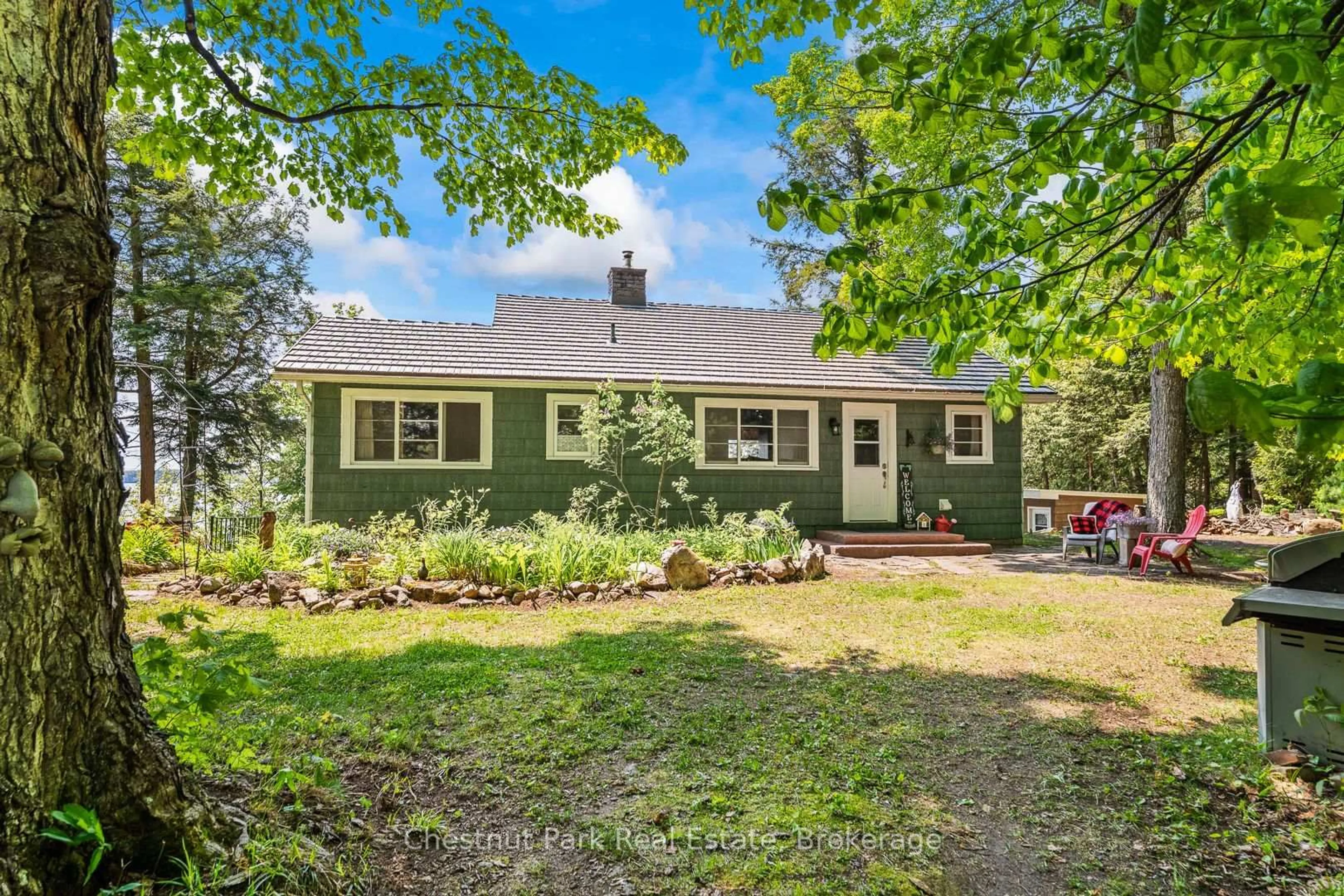 A pic from outside/outdoor area/front of a property/back of a property/a pic from drone, street for 199 Long Point Rd, Huntsville Ontario P0B 1M0