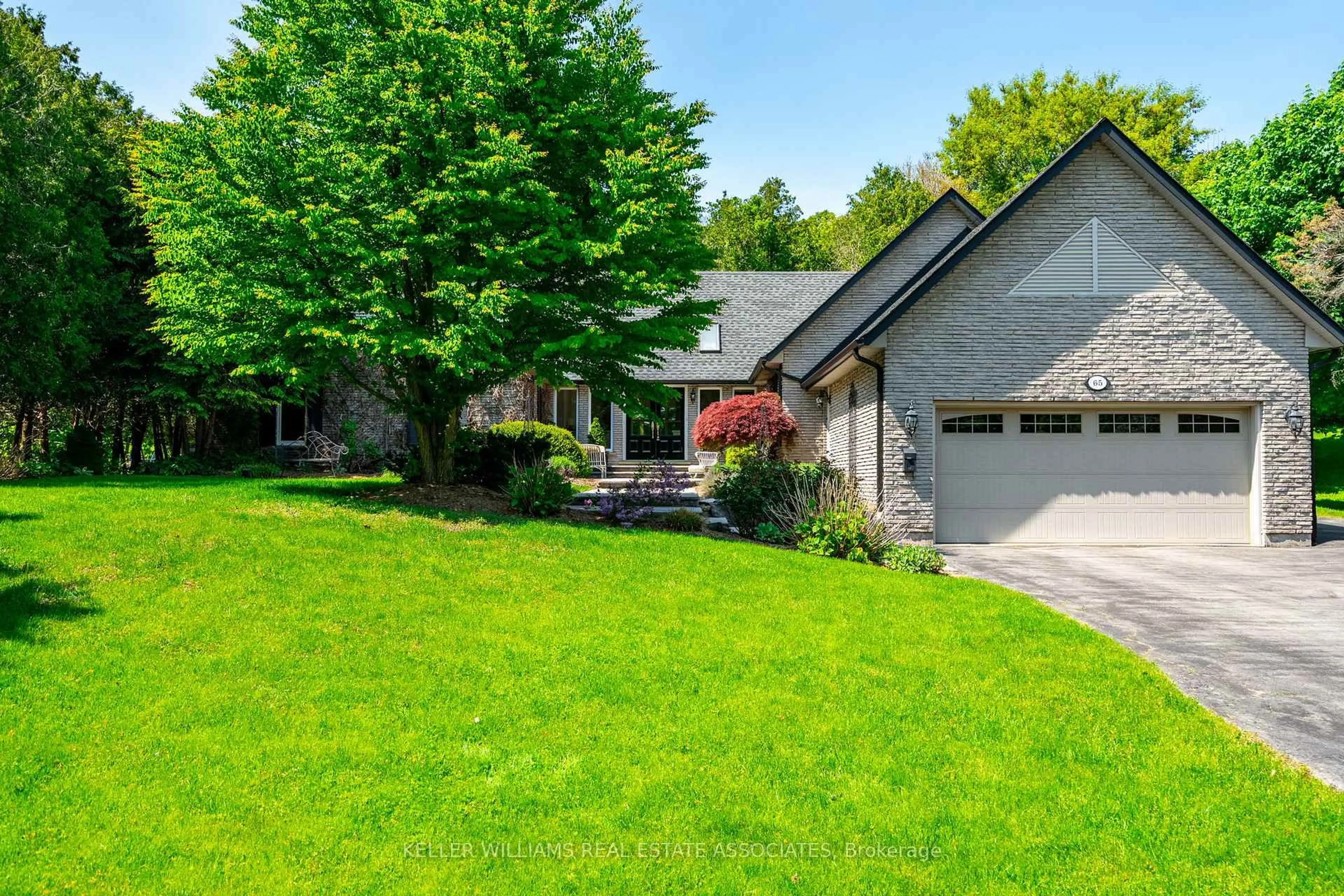A pic from outside/outdoor area/front of a property/back of a property/a pic from drone, street for 65 Maple Ave, Hamilton Ontario L9H 4W6