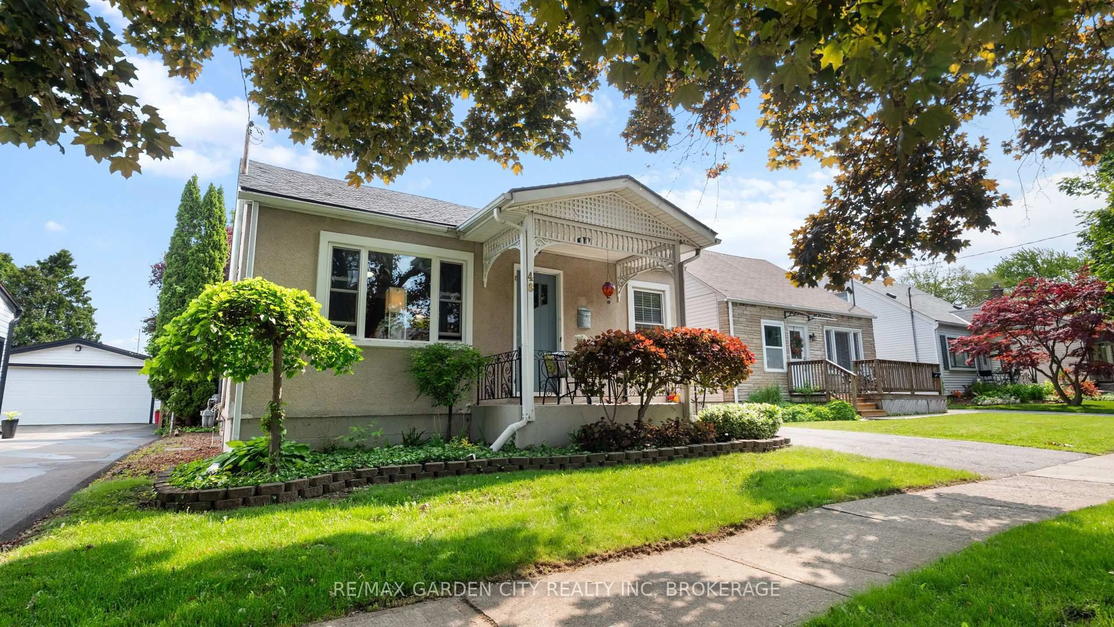 Home with vinyl exterior material, street for 48 Doncaster Blvd, St. Catharines Ontario L2N 1Y5