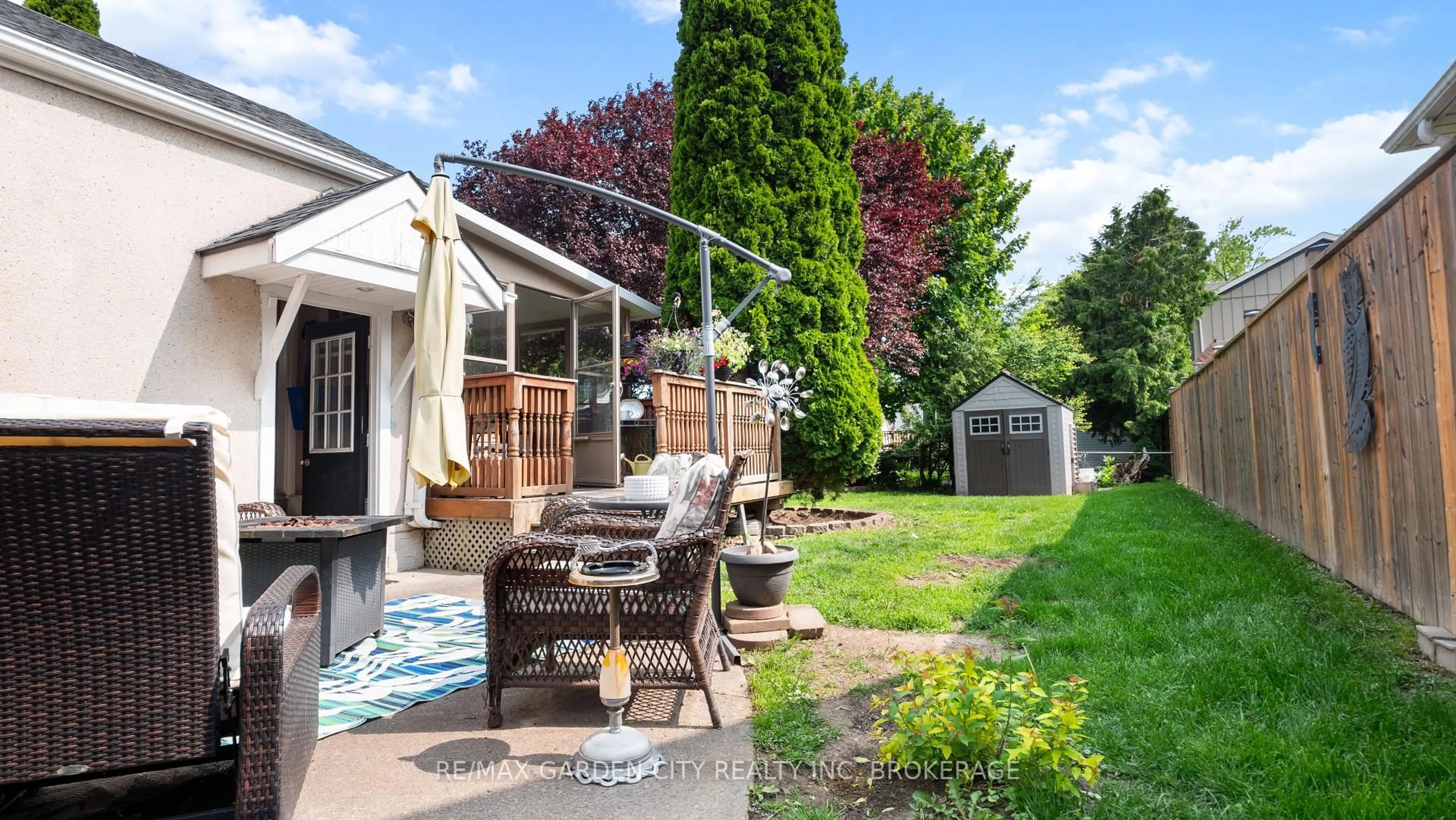 Patio, street for 48 Doncaster Blvd, St. Catharines Ontario L2N 1Y5