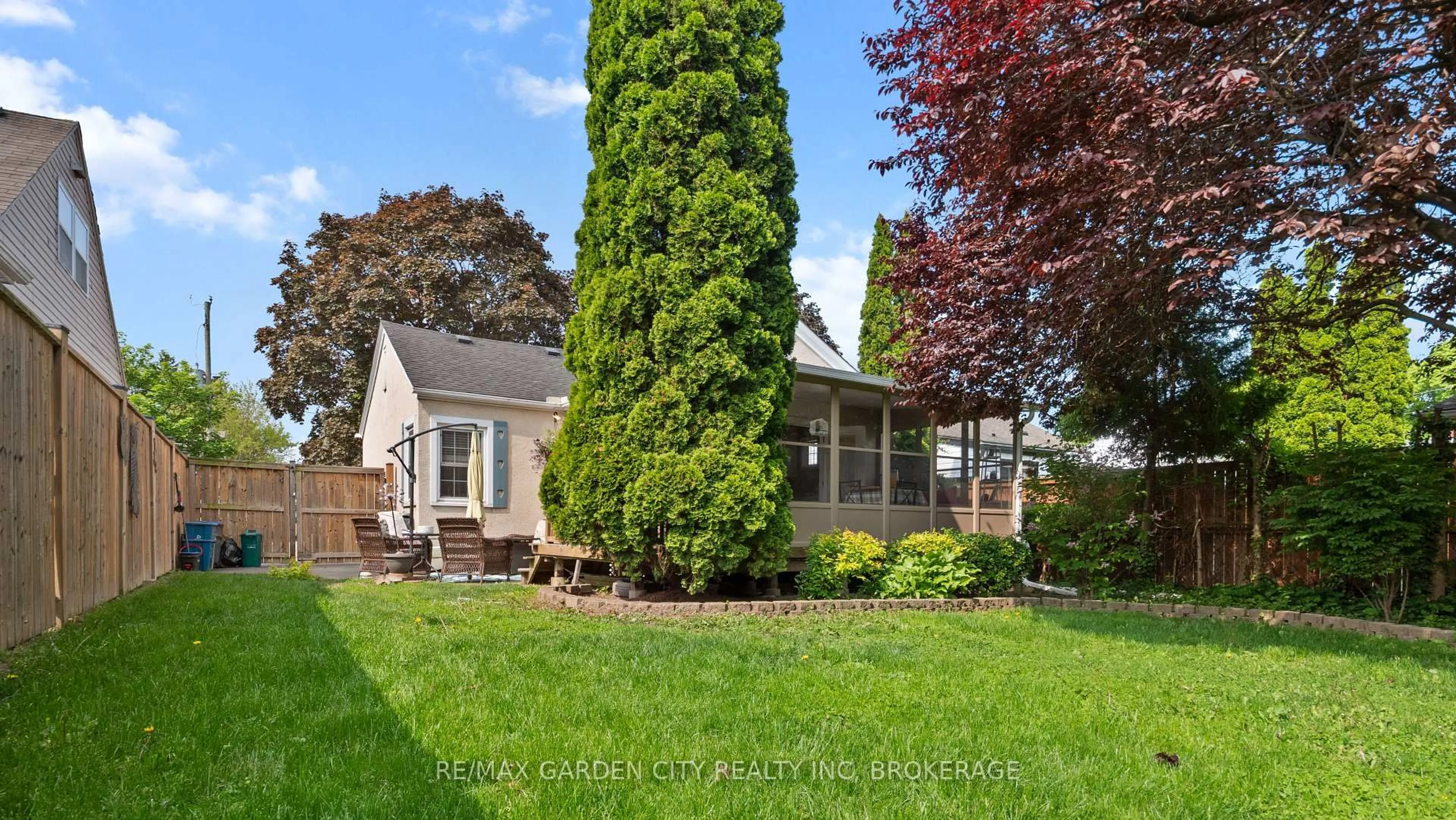 A pic from outside/outdoor area/front of a property/back of a property/a pic from drone, street for 48 Doncaster Blvd, St. Catharines Ontario L2N 1Y5
