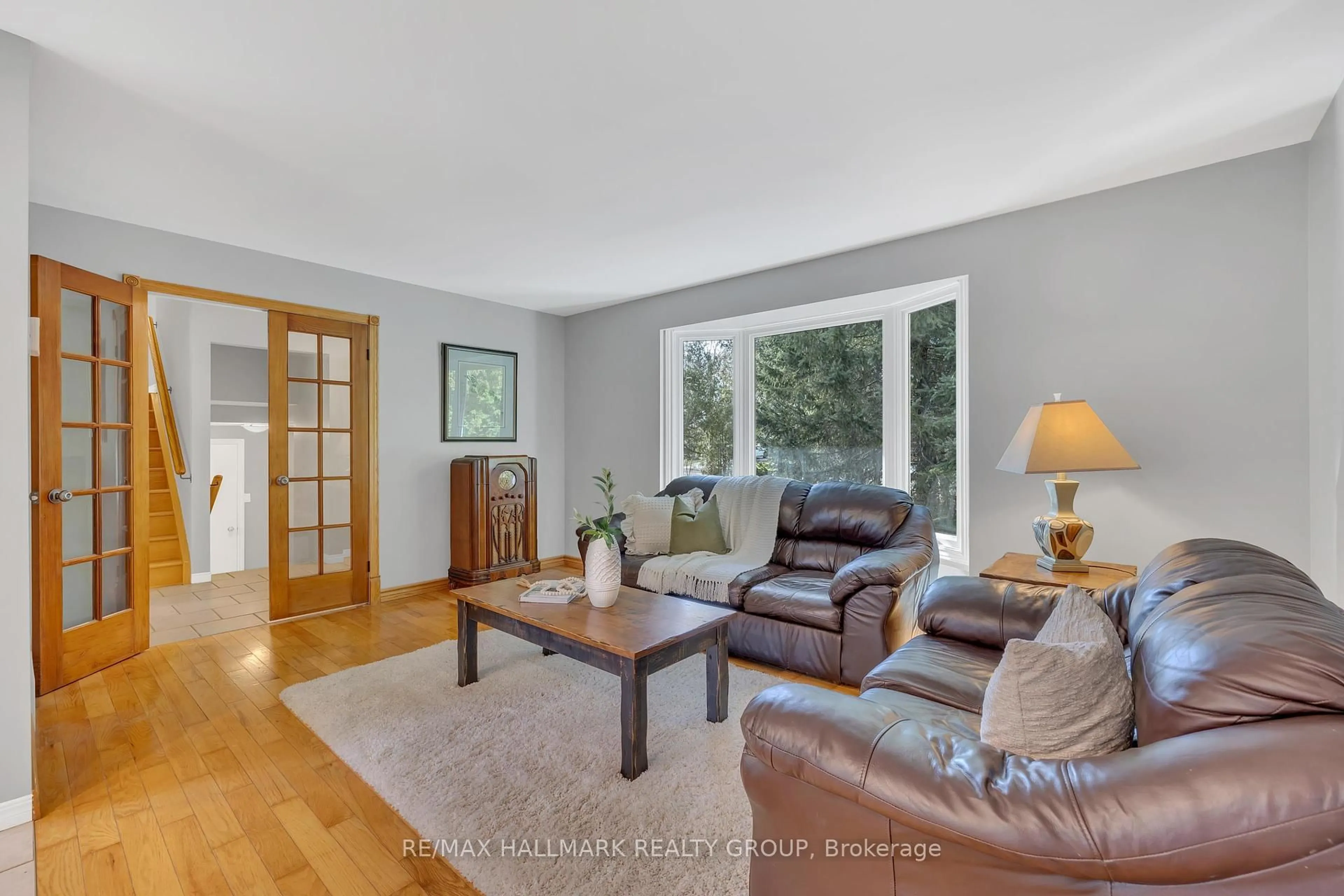 Living room with furniture, unknown for 215 Des Bois Dr, Russell Ontario K4R 1C4