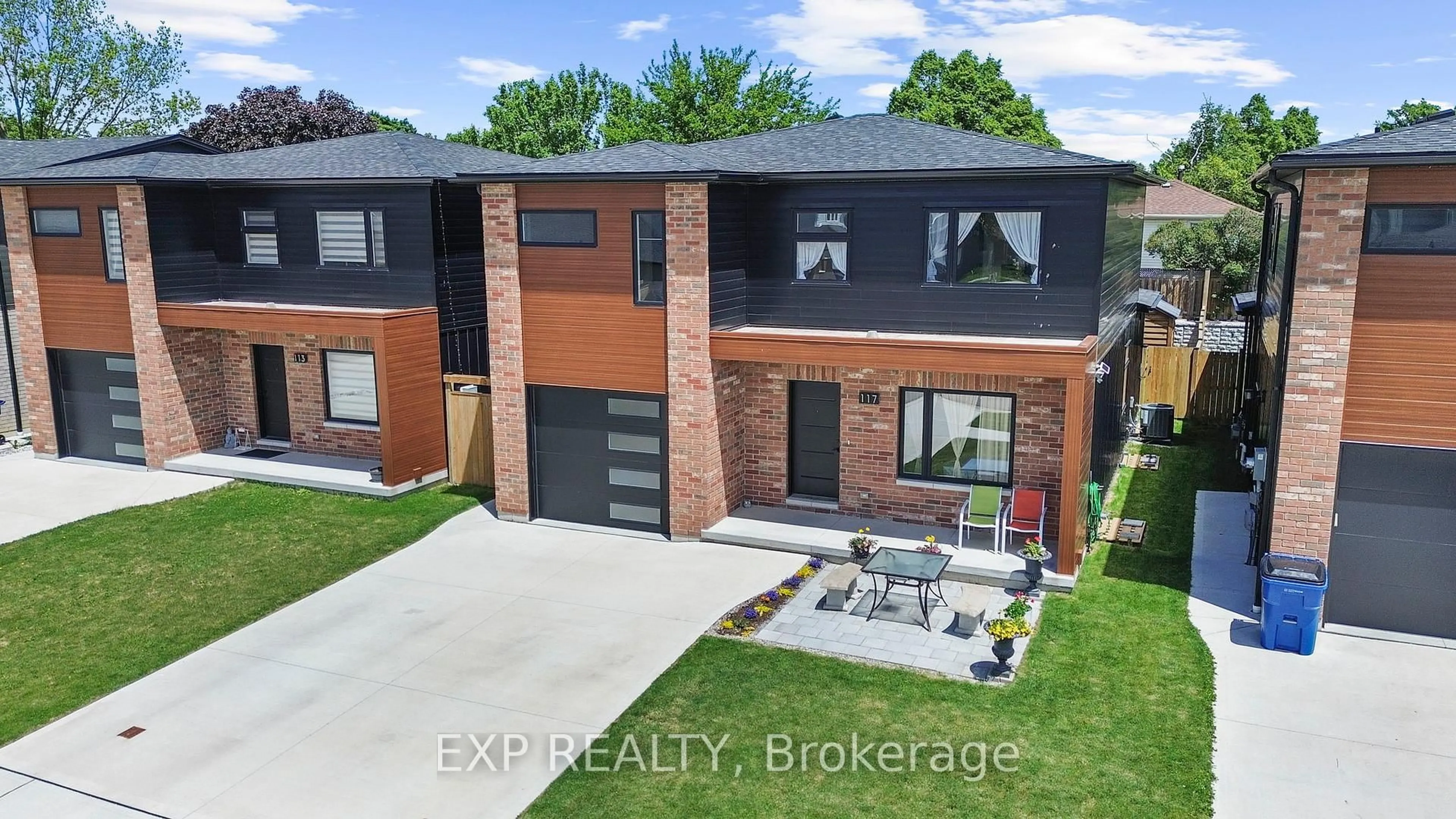 Home with brick exterior material, building for 117 Churchill Park Rd, Chatham-Kent Ontario N7M 0V1