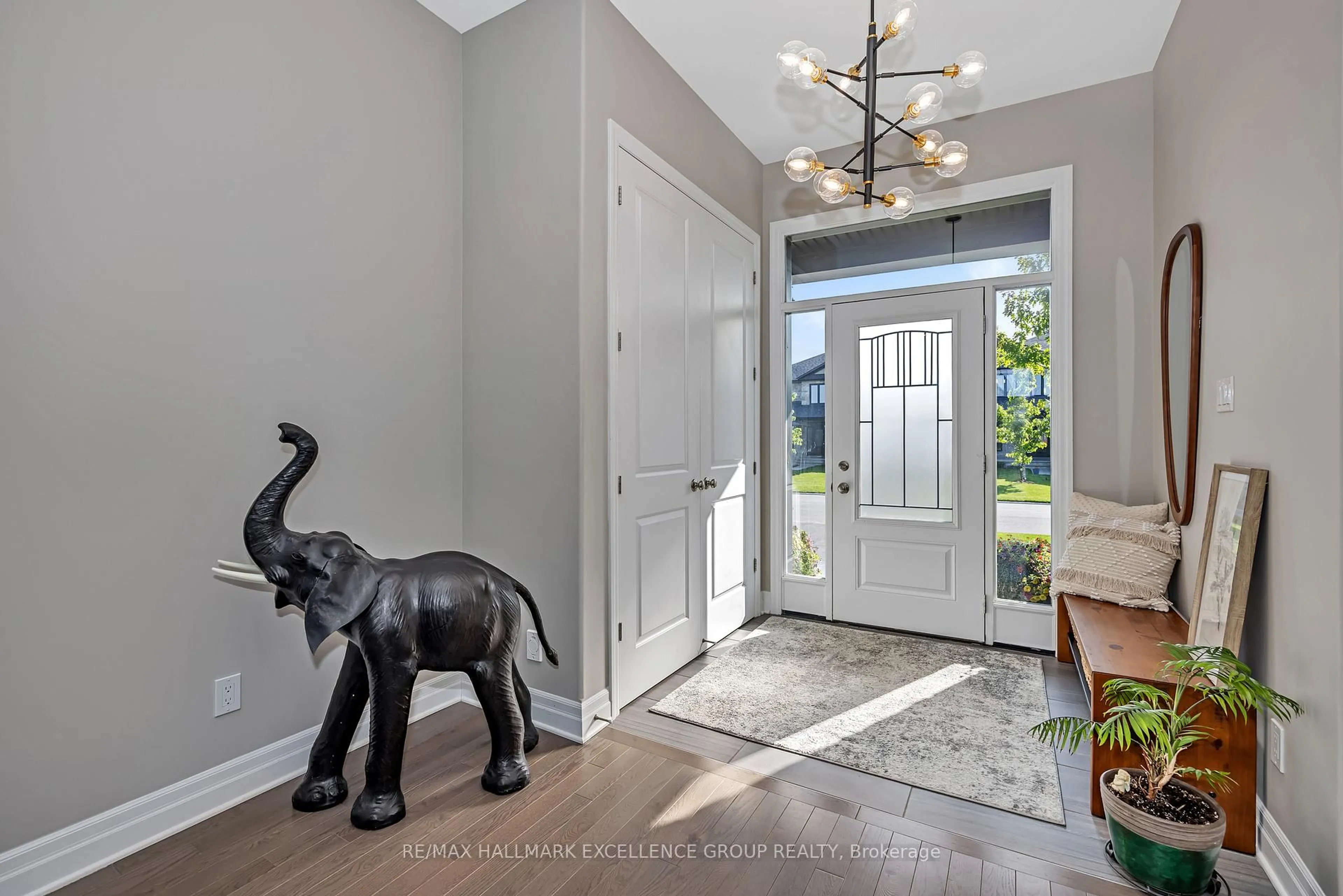 Indoor entryway for 668 Cobalt St, Clarence-Rockland Ontario K4K 0L8
