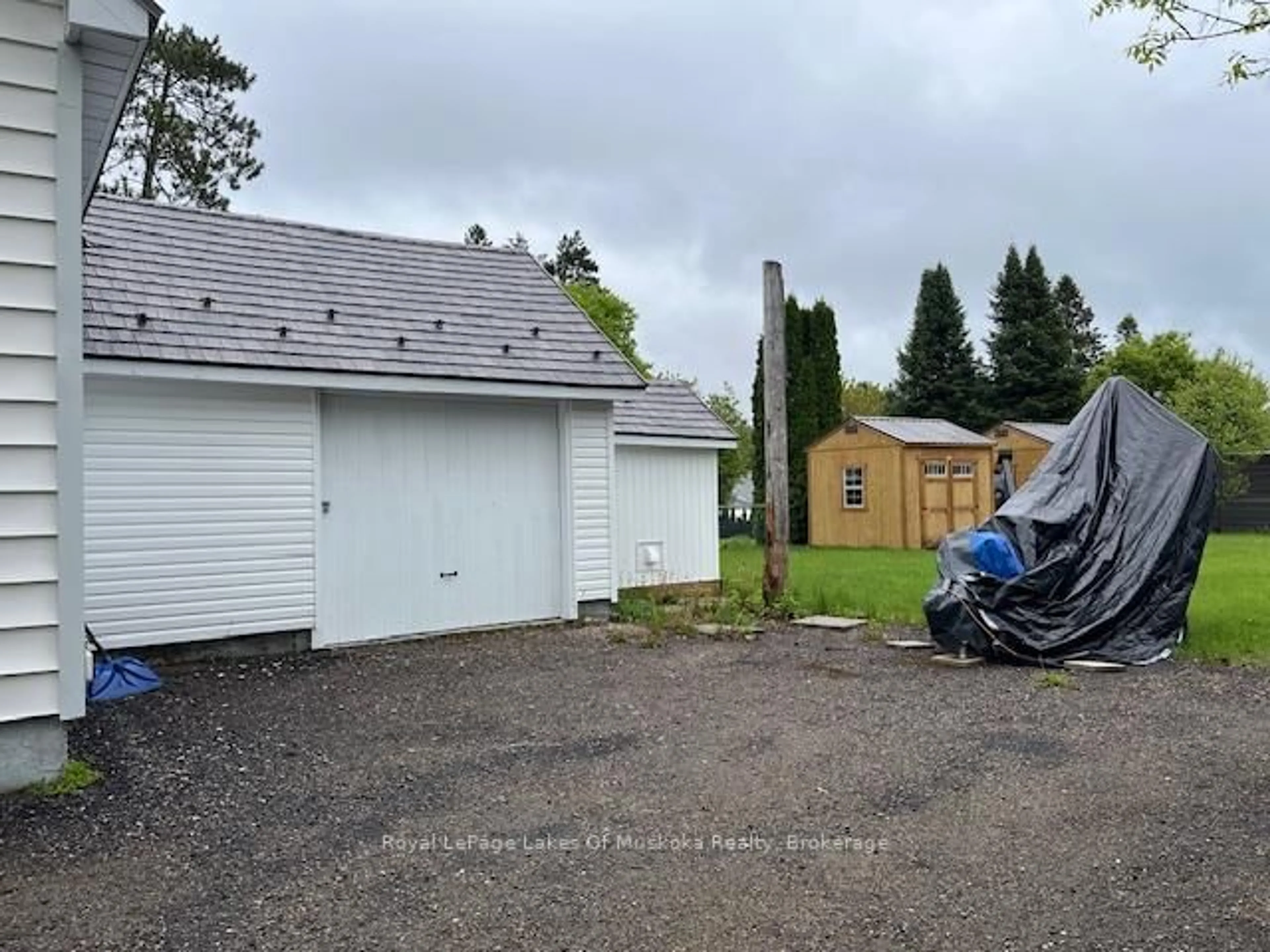 A pic from outside/outdoor area/front of a property/back of a property/a pic from drone, street for 5 Main St, Sundridge Ontario P0A 1Z0