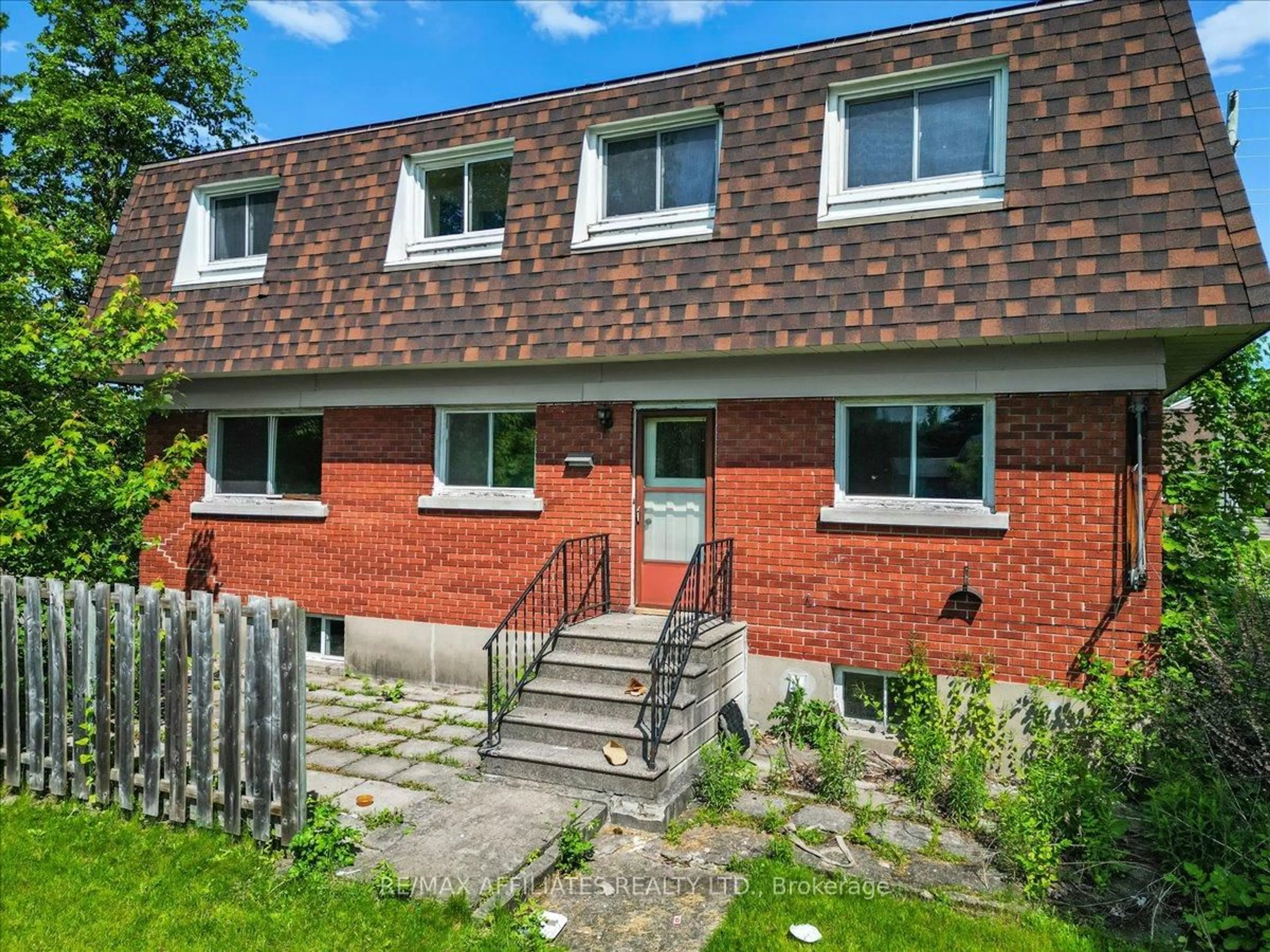 Home with brick exterior material, street for 186 Norice St, Ottawa Ontario K2G 2Y4