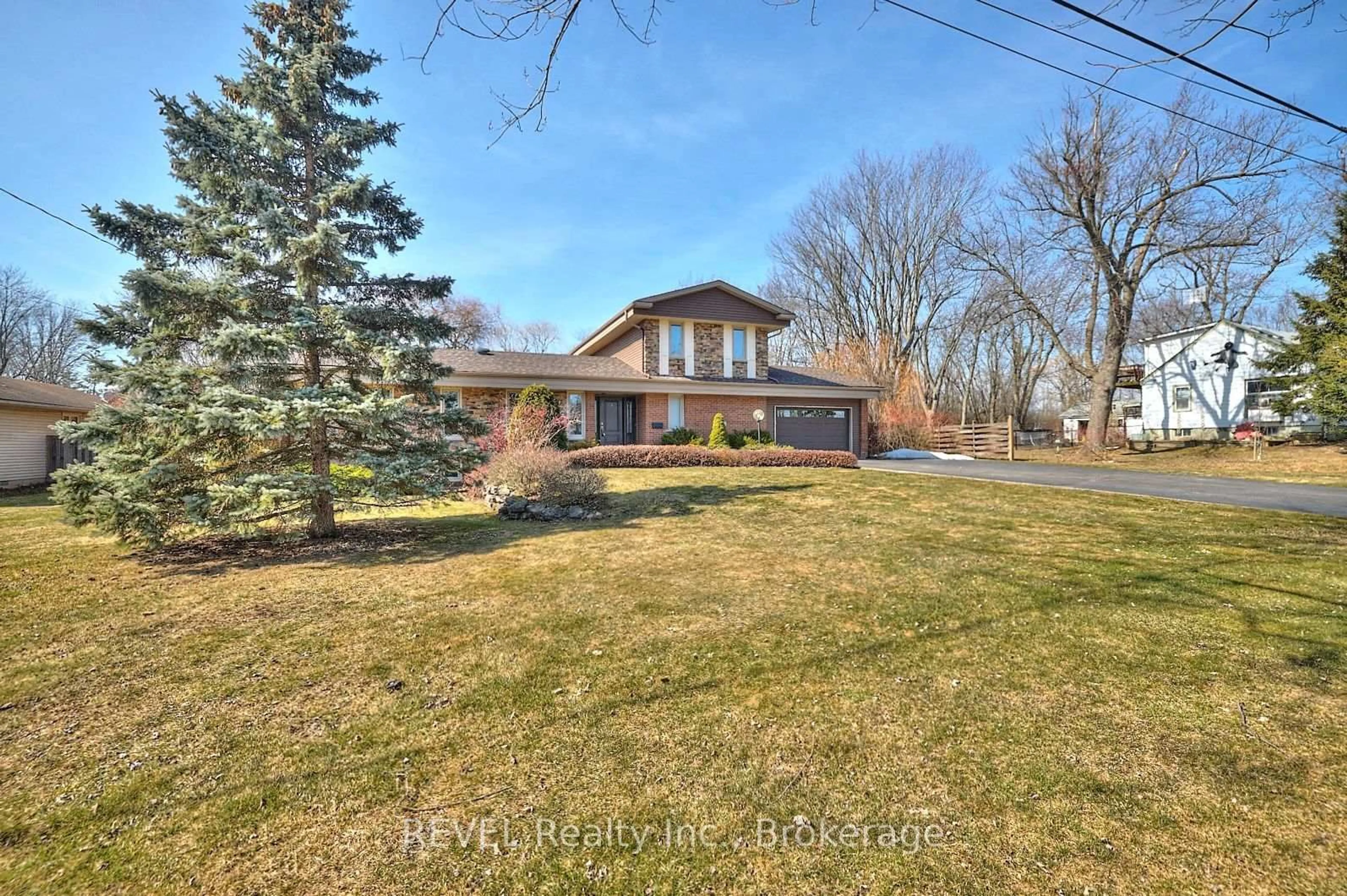Home with brick exterior material, street for 1121 Pettit Rd, Fort Erie Ontario L2A 5A2
