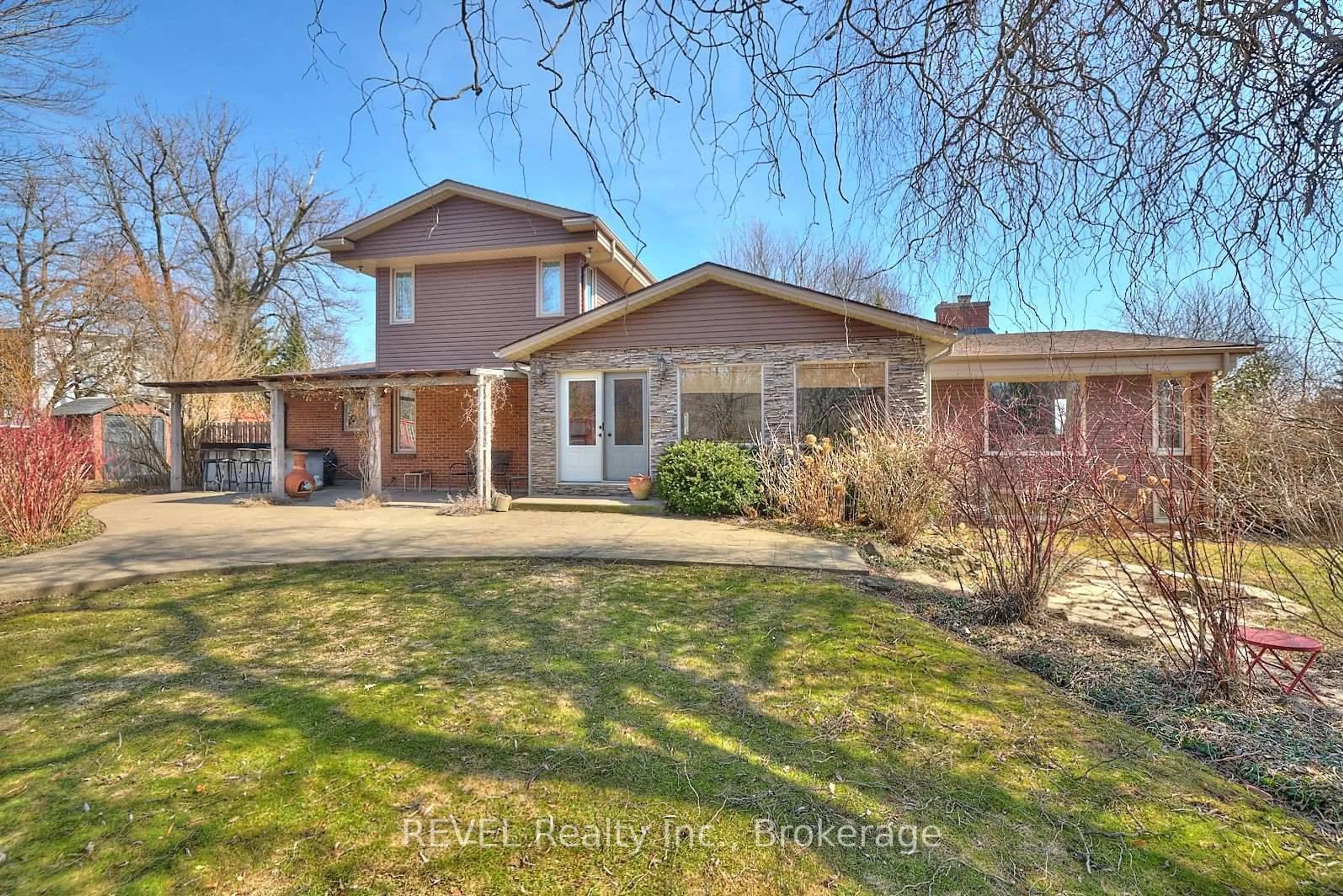 Home with brick exterior material, street for 1121 Pettit Rd, Fort Erie Ontario L2A 5A2