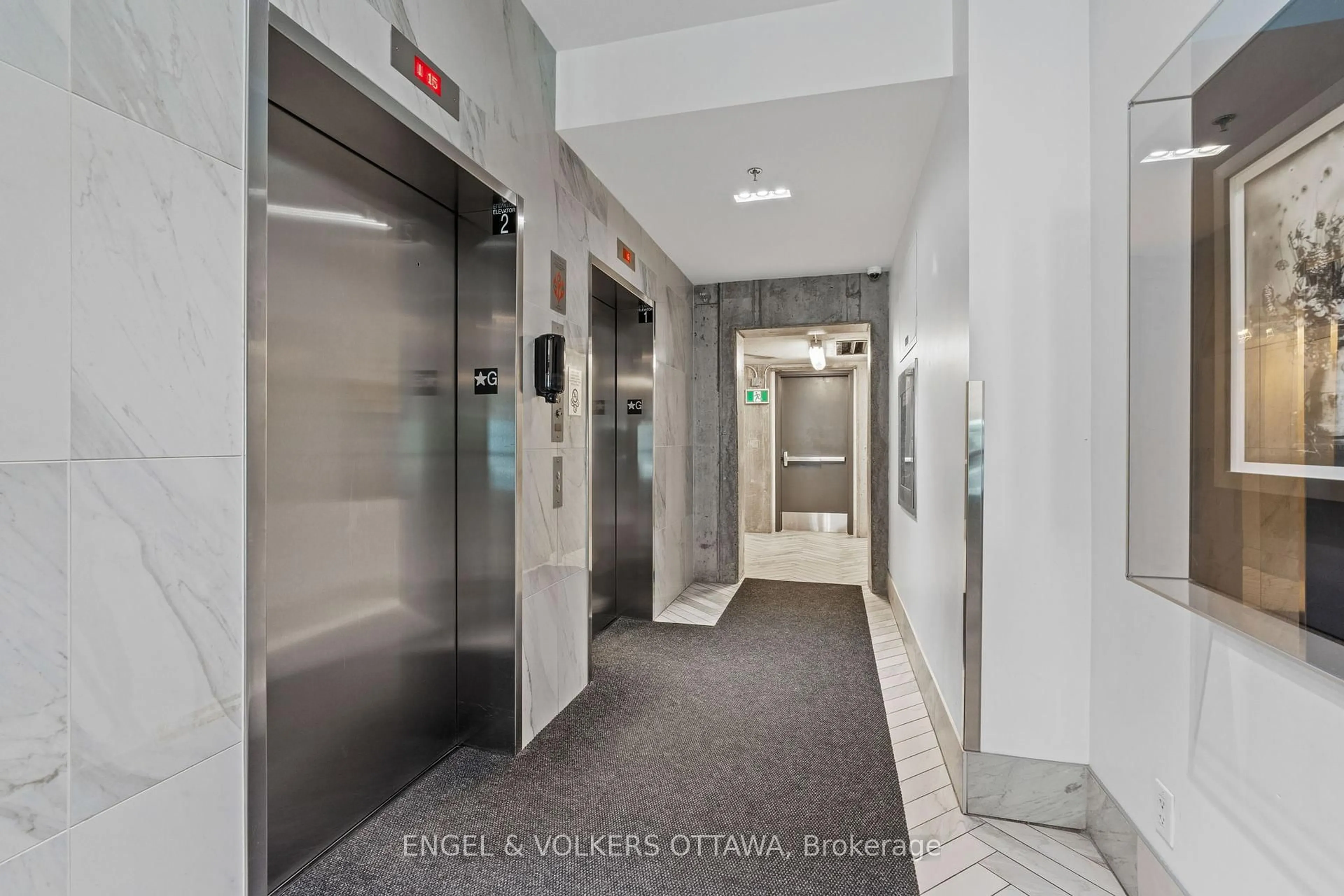 Indoor foyer for 20 DALY Ave #1606, Ottawa Ontario K1N 6E2