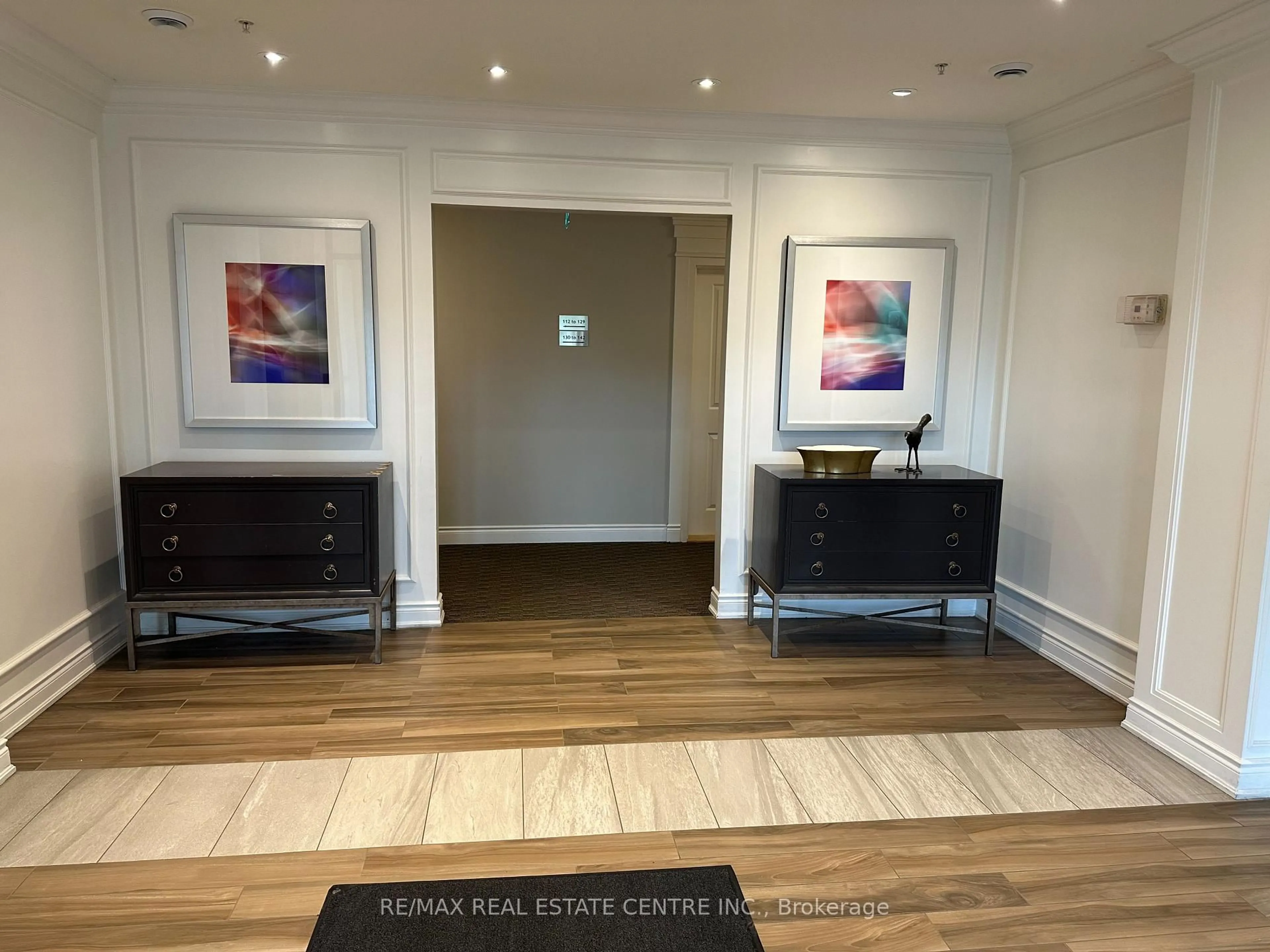 Indoor foyer for 1077 Gordon St #118, Guelph Ontario N1G 0E3