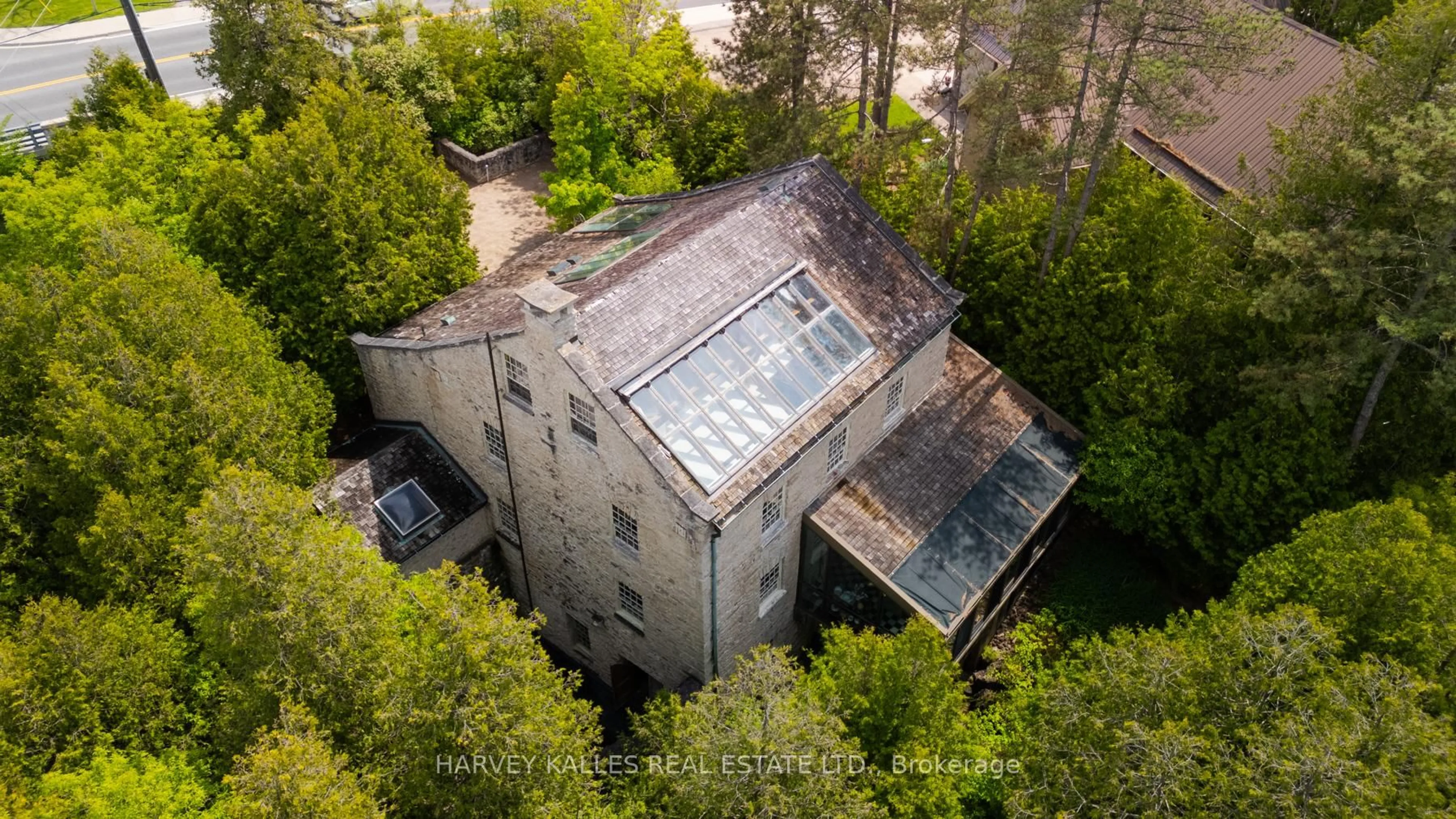 A pic from outside/outdoor area/front of a property/back of a property/a pic from drone, building for 243 Main St, Guelph/Eramosa Ontario N0B 2K0