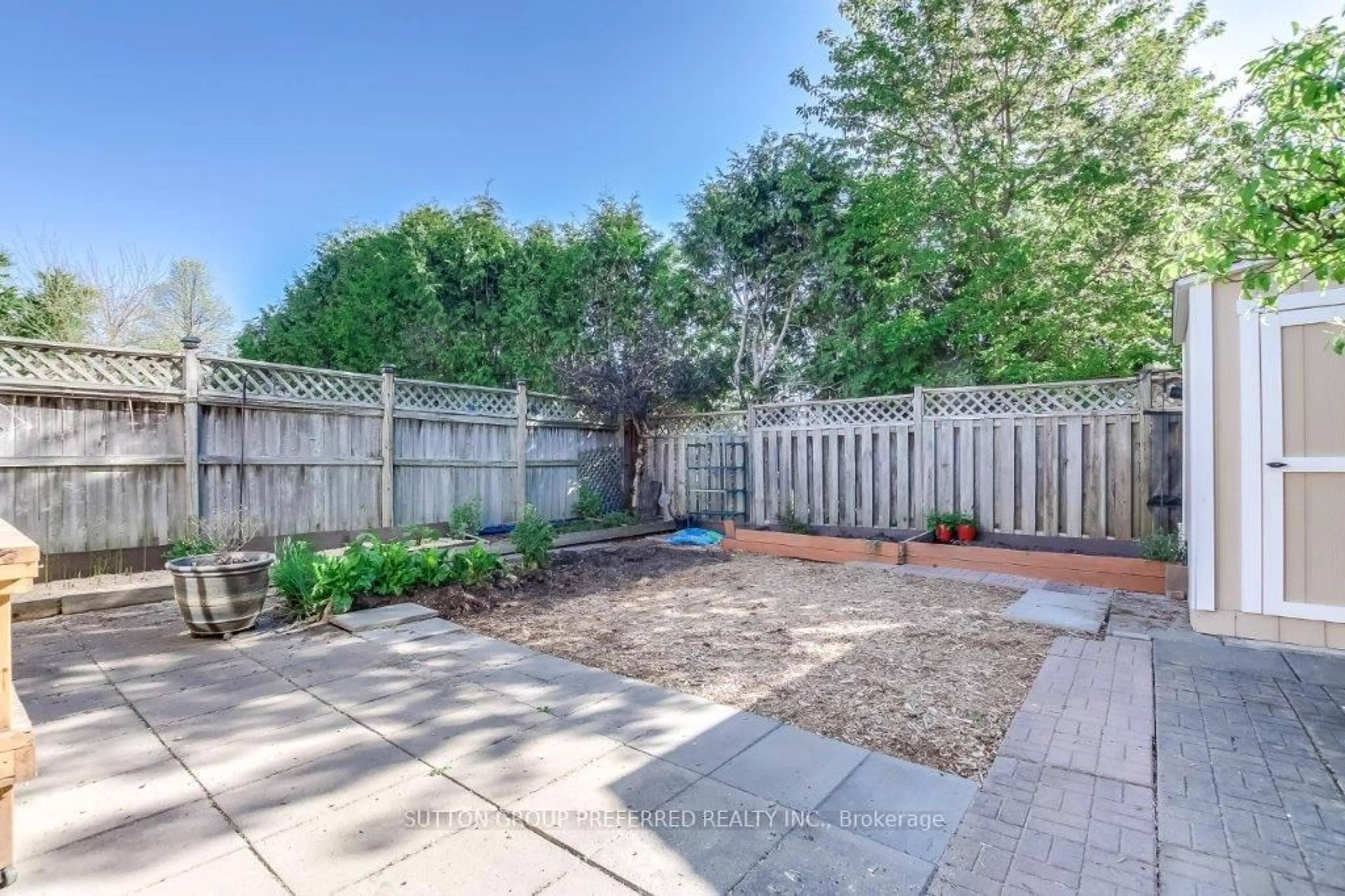Patio, street for 139 Olympic Cres, London North Ontario N6G 3P4