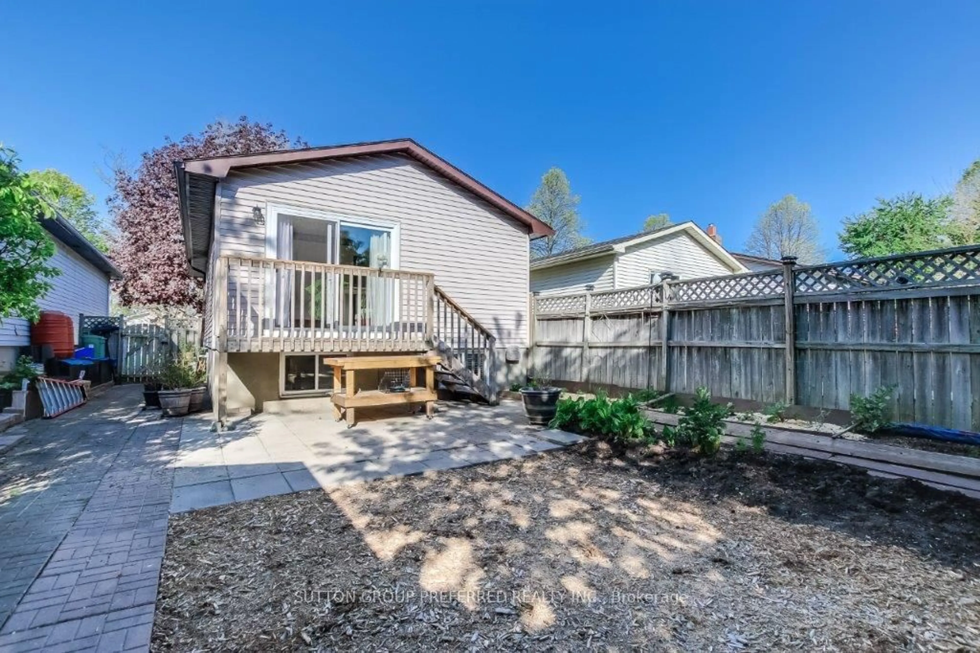 Patio, street for 139 Olympic Cres, London North Ontario N6G 3P4