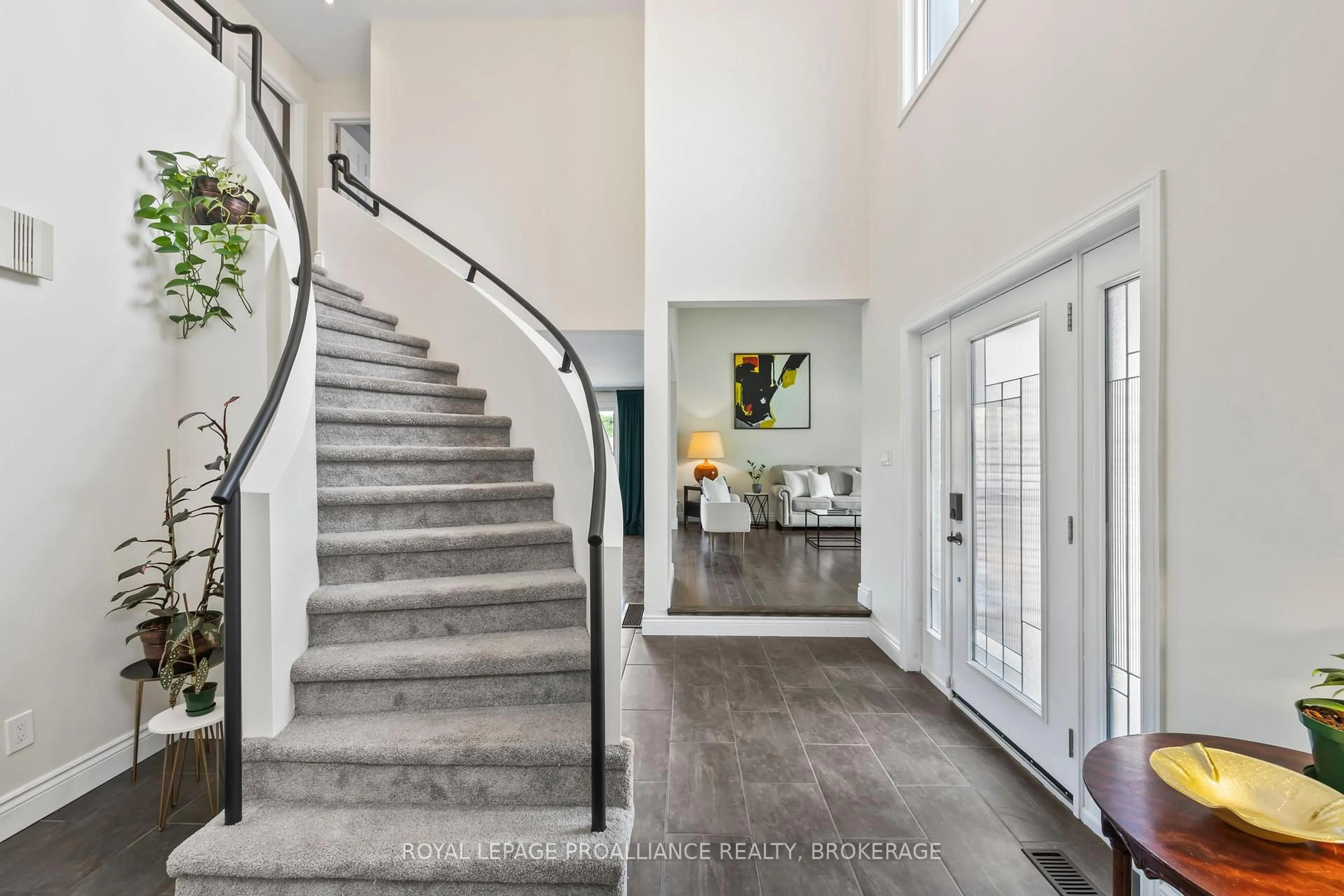 Indoor entryway for 612 Rankin Cres, Kingston Ontario K7M 7L4