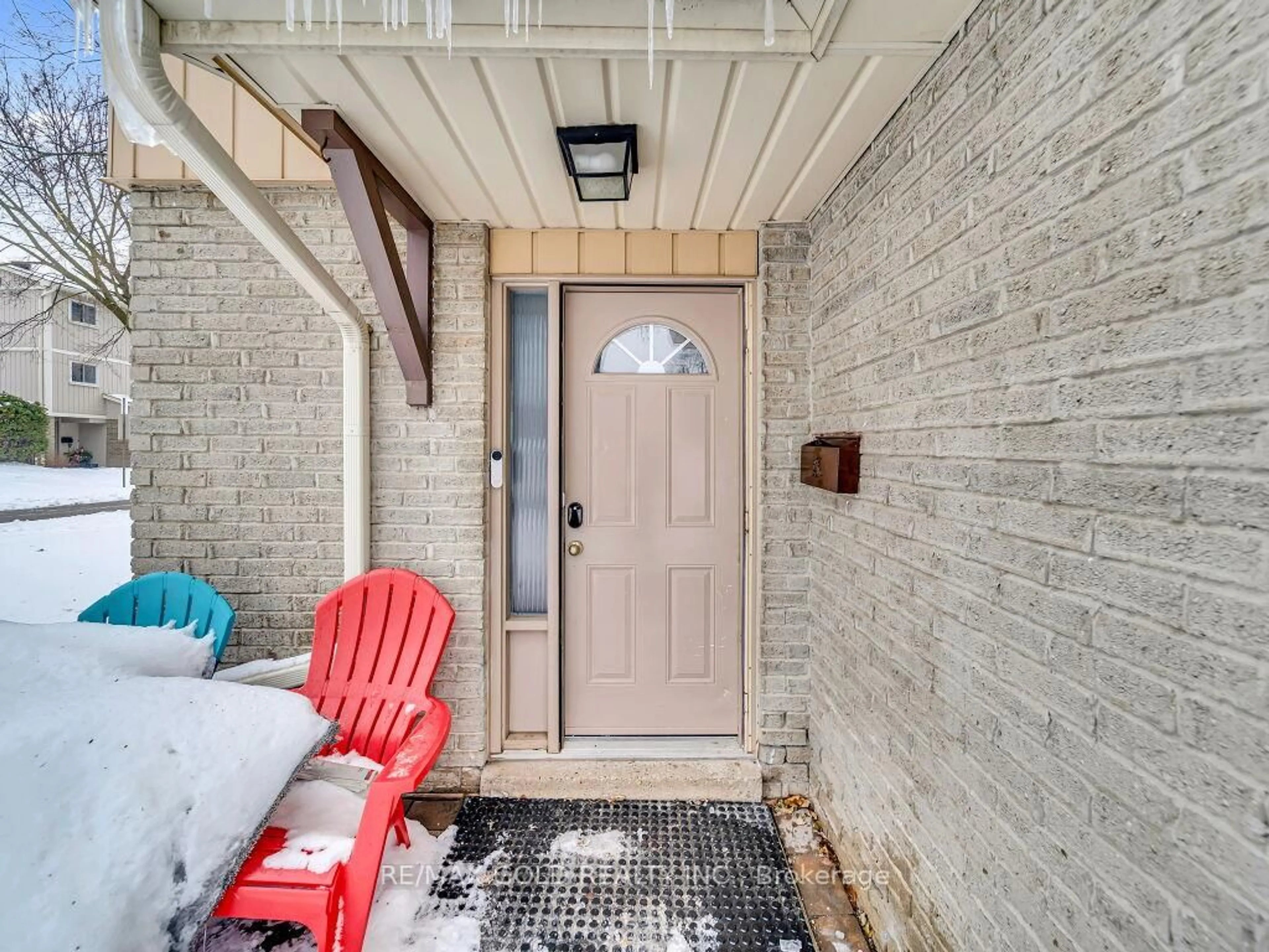 Indoor entryway for 51 Paulander Dr #115, Kitchener Ontario N2M 5E5