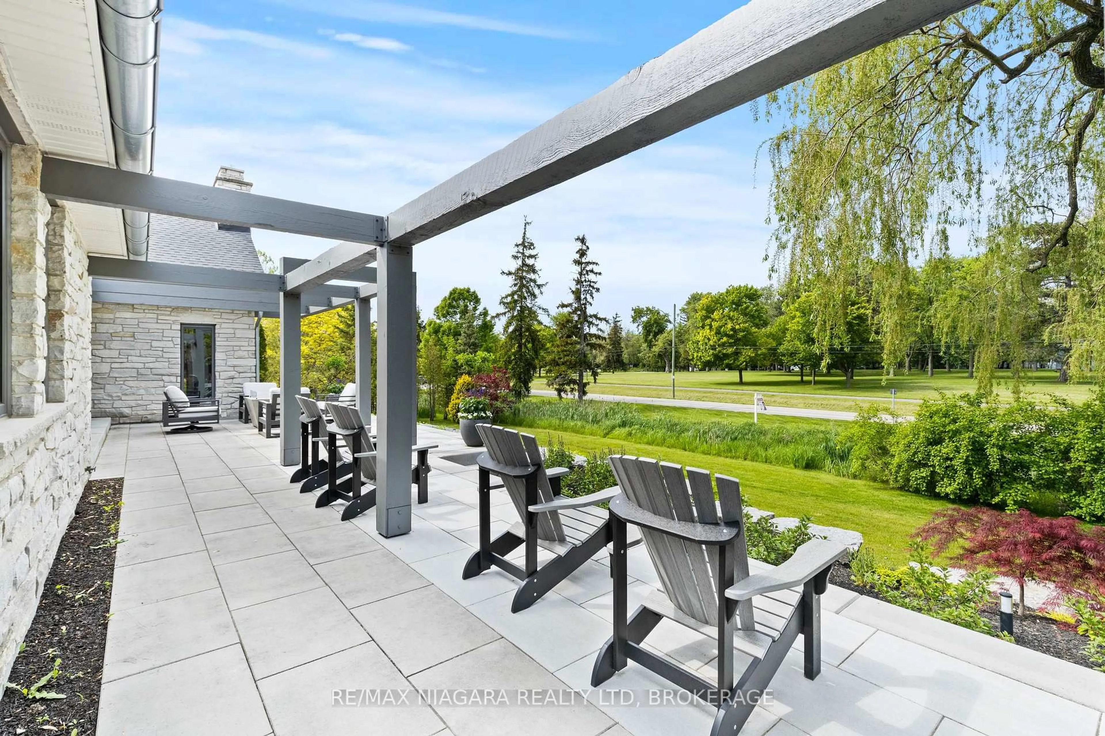 Patio, water/lake/river/ocean view for 33 PARK Crt, Niagara-on-the-Lake Ontario L0S 1J0