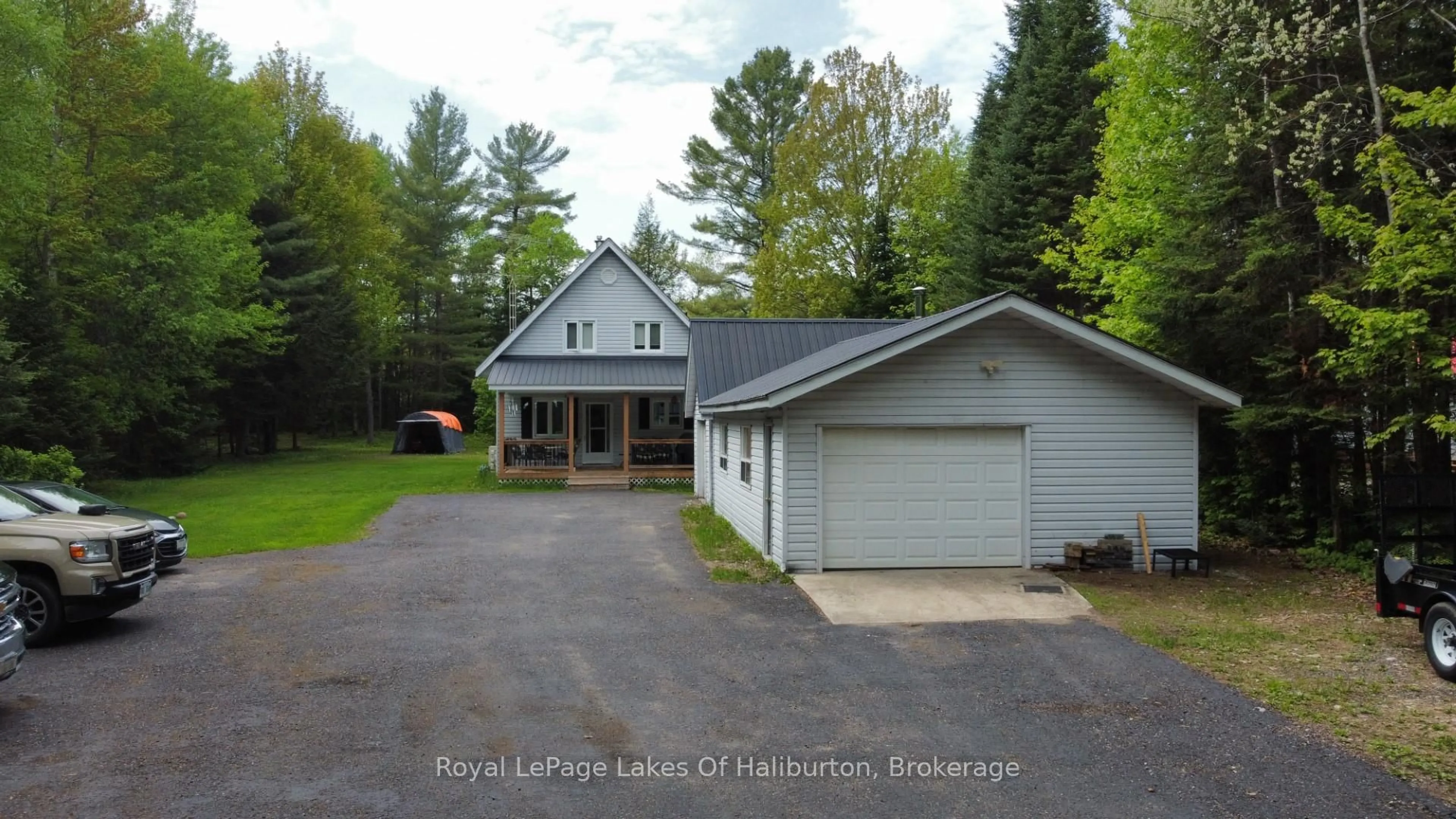 A pic from outside/outdoor area/front of a property/back of a property/a pic from drone, street for 1675 Braeloch Rd, Algonquin Highlands Ontario K0M 1S0