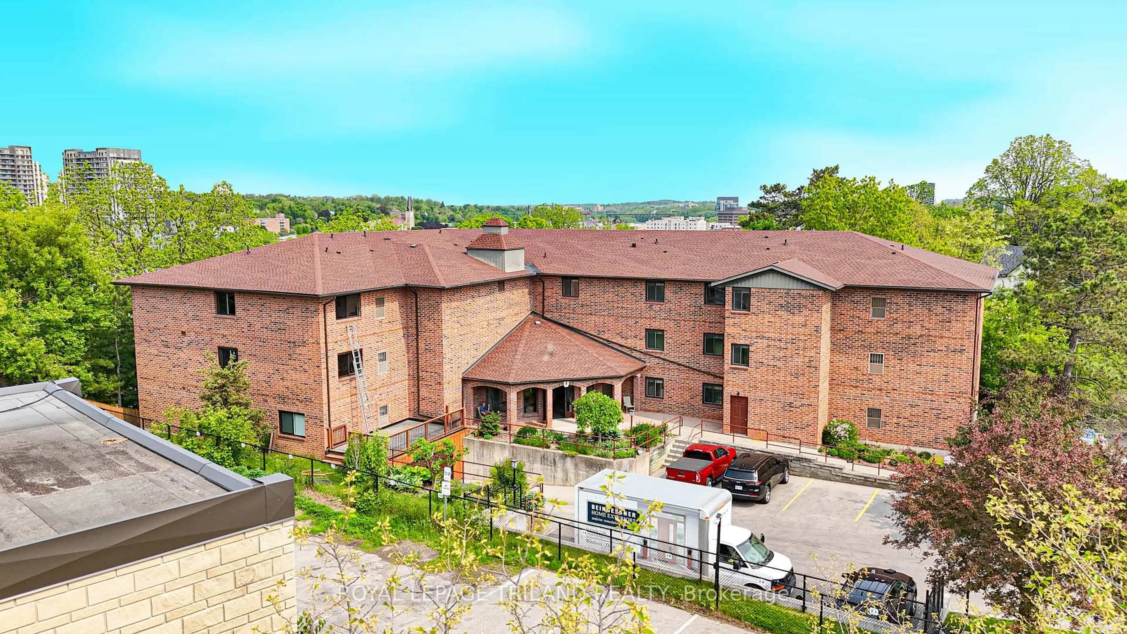 A pic from outside/outdoor area/front of a property/back of a property/a pic from drone, building for 4 Albert St #206, Cambridge Ontario N1R 3M4