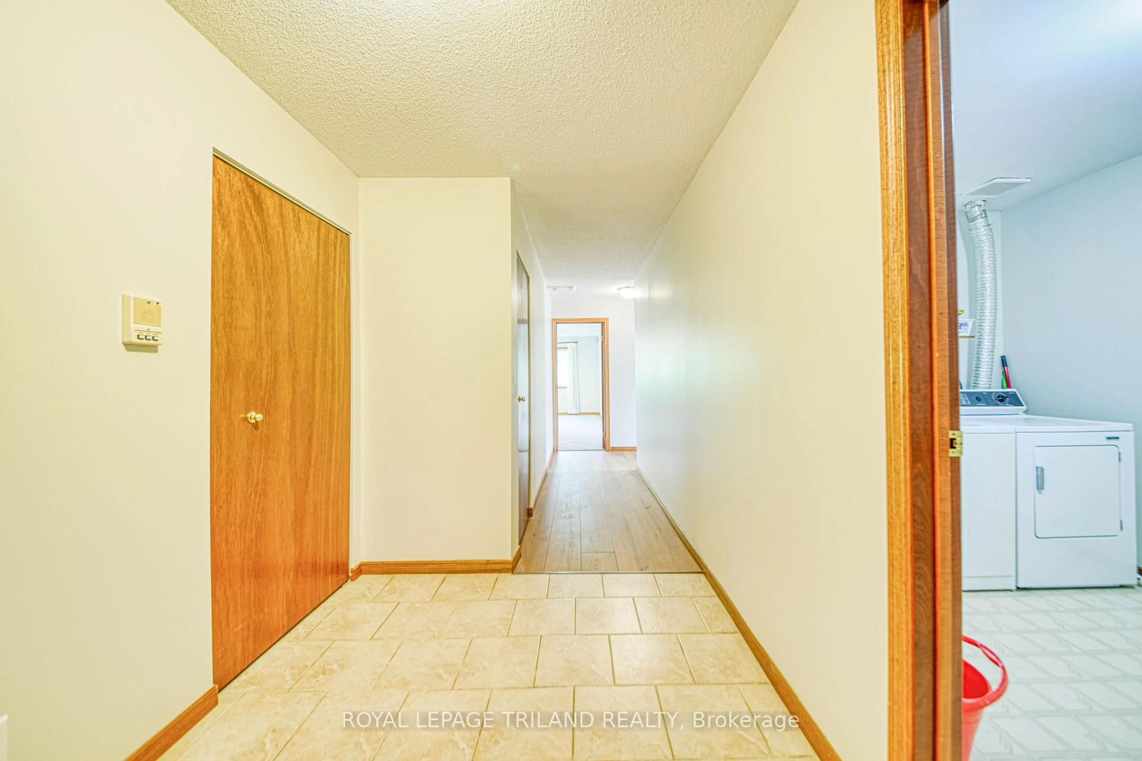 Unknown for 4 Albert St #206, Cambridge Ontario N1R 3M4