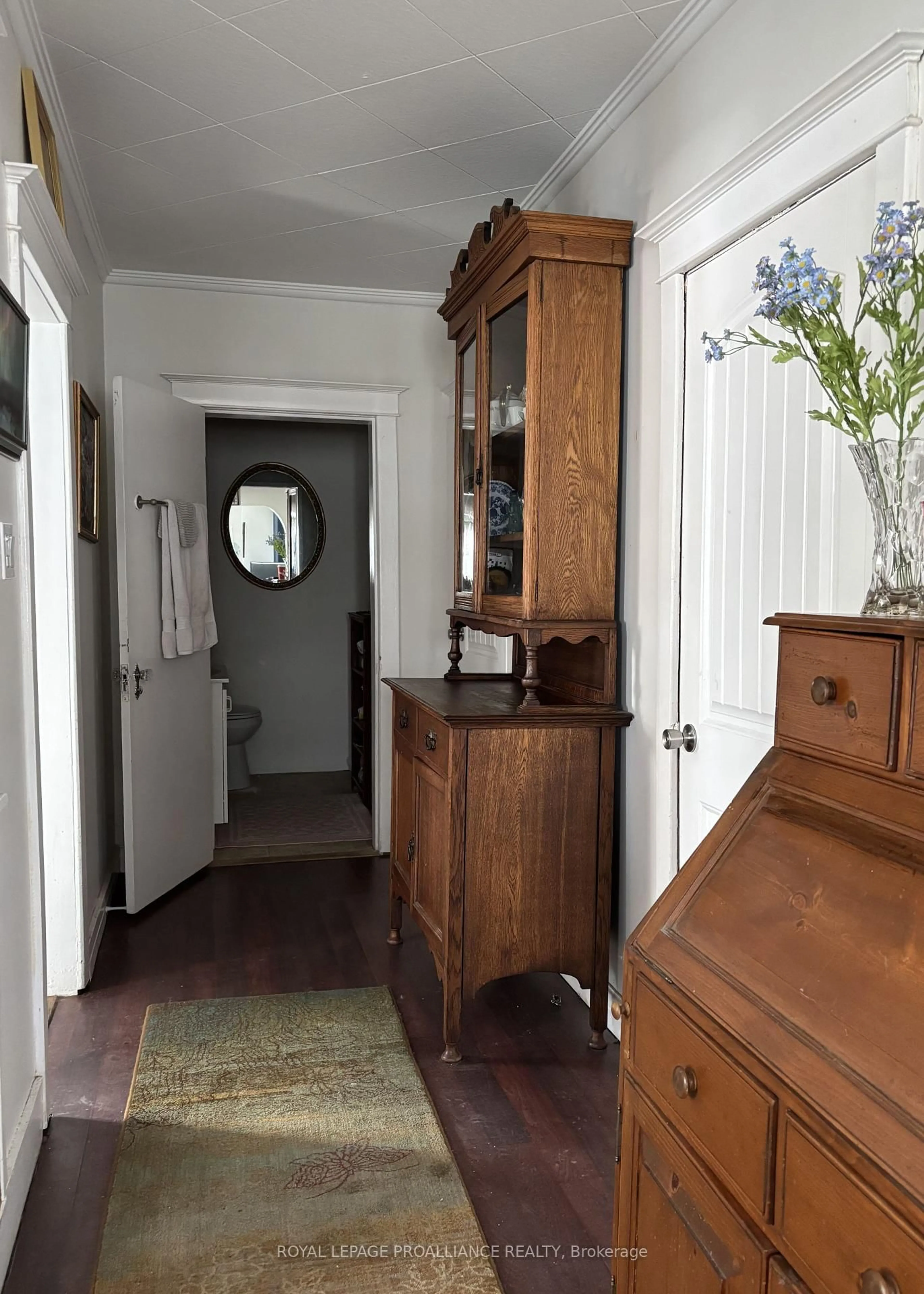 Indoor foyer for 19 Wilno St, Barry's Bay Ontario K0J 1B0