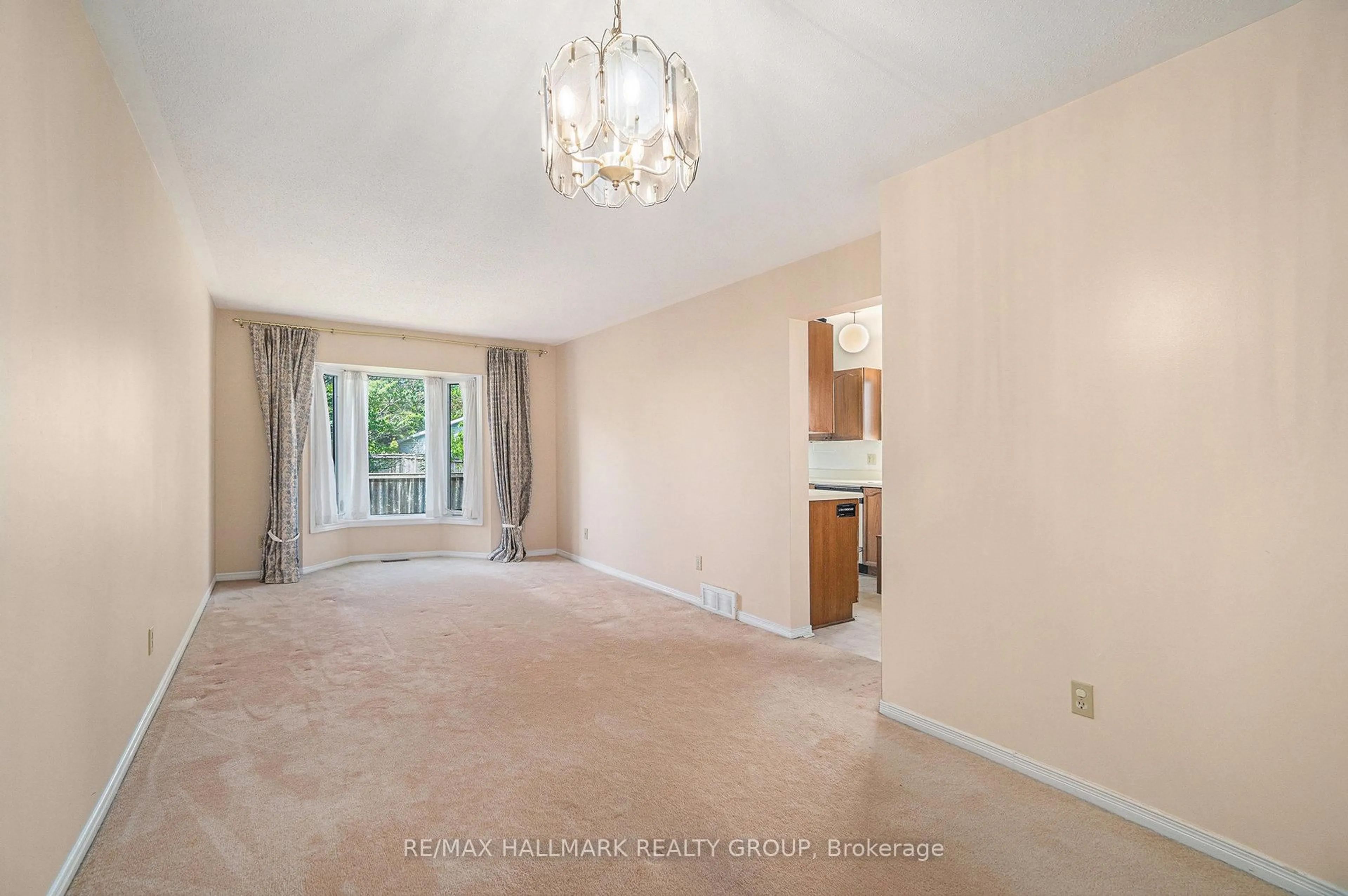 A pic of a room for 9 Raj Terr, Ottawa Ontario K1G 4T4