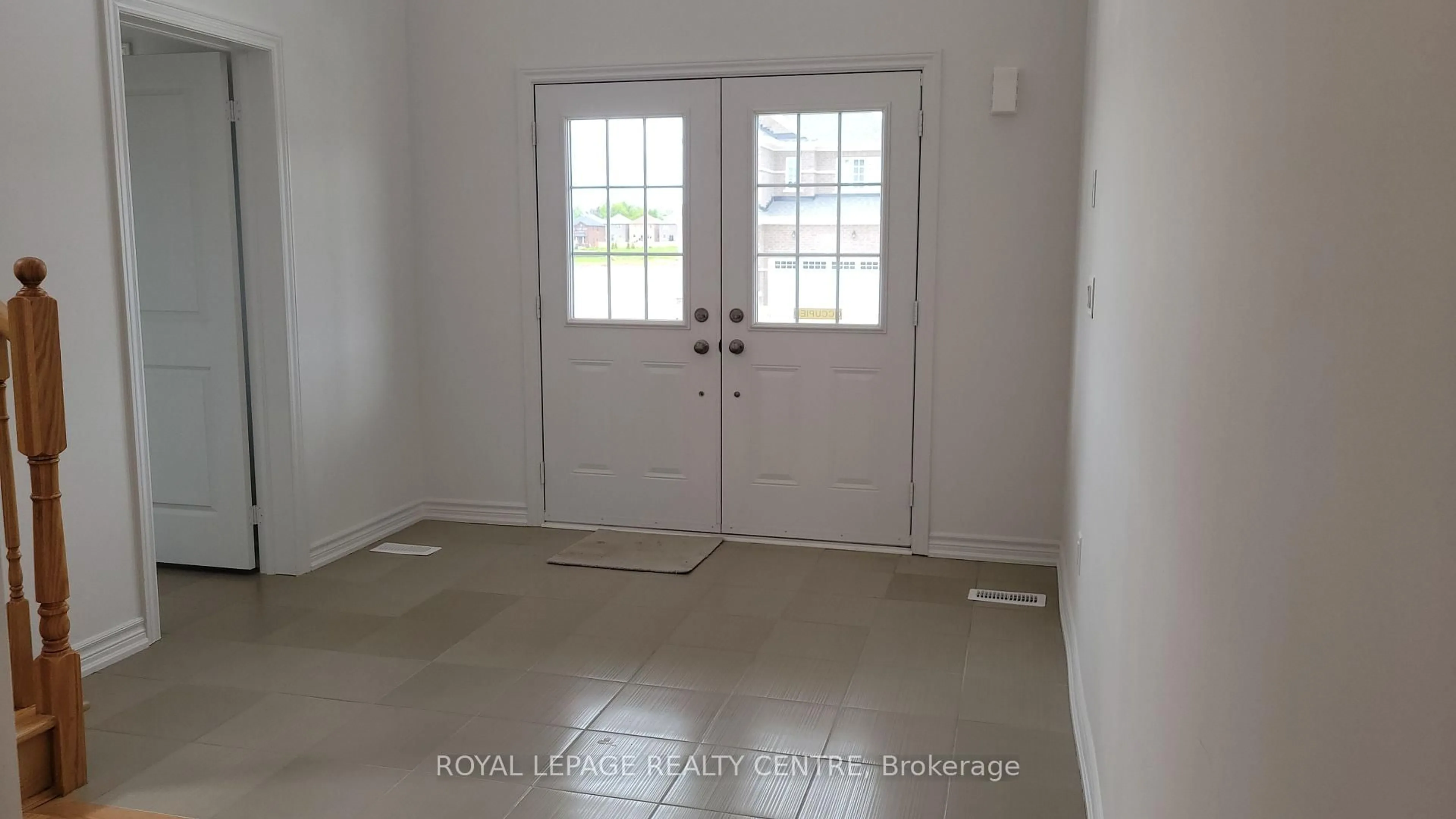 Indoor entryway for 343 Russell St, Southgate Ontario N0C 1B0