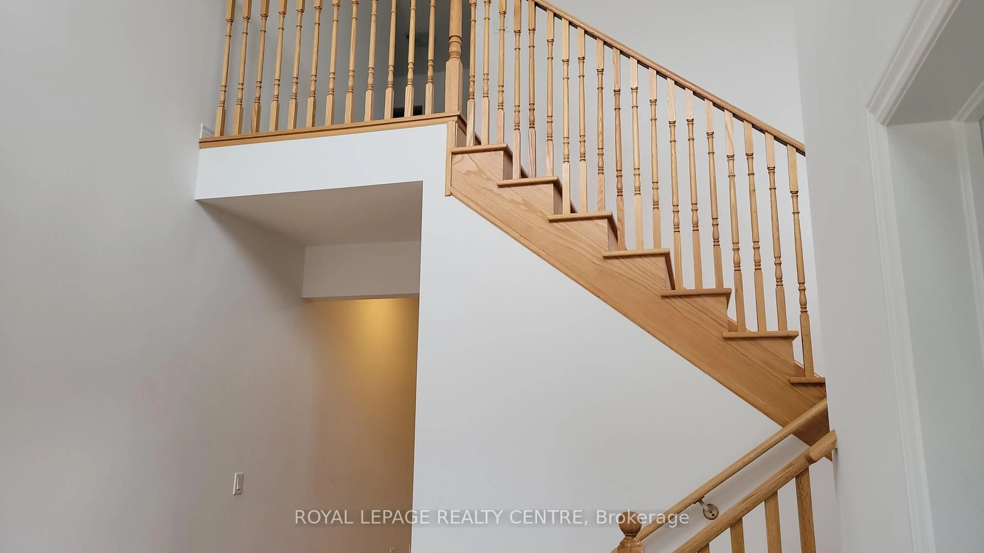 Indoor foyer for 343 Russell St, Southgate Ontario N0C 1B0
