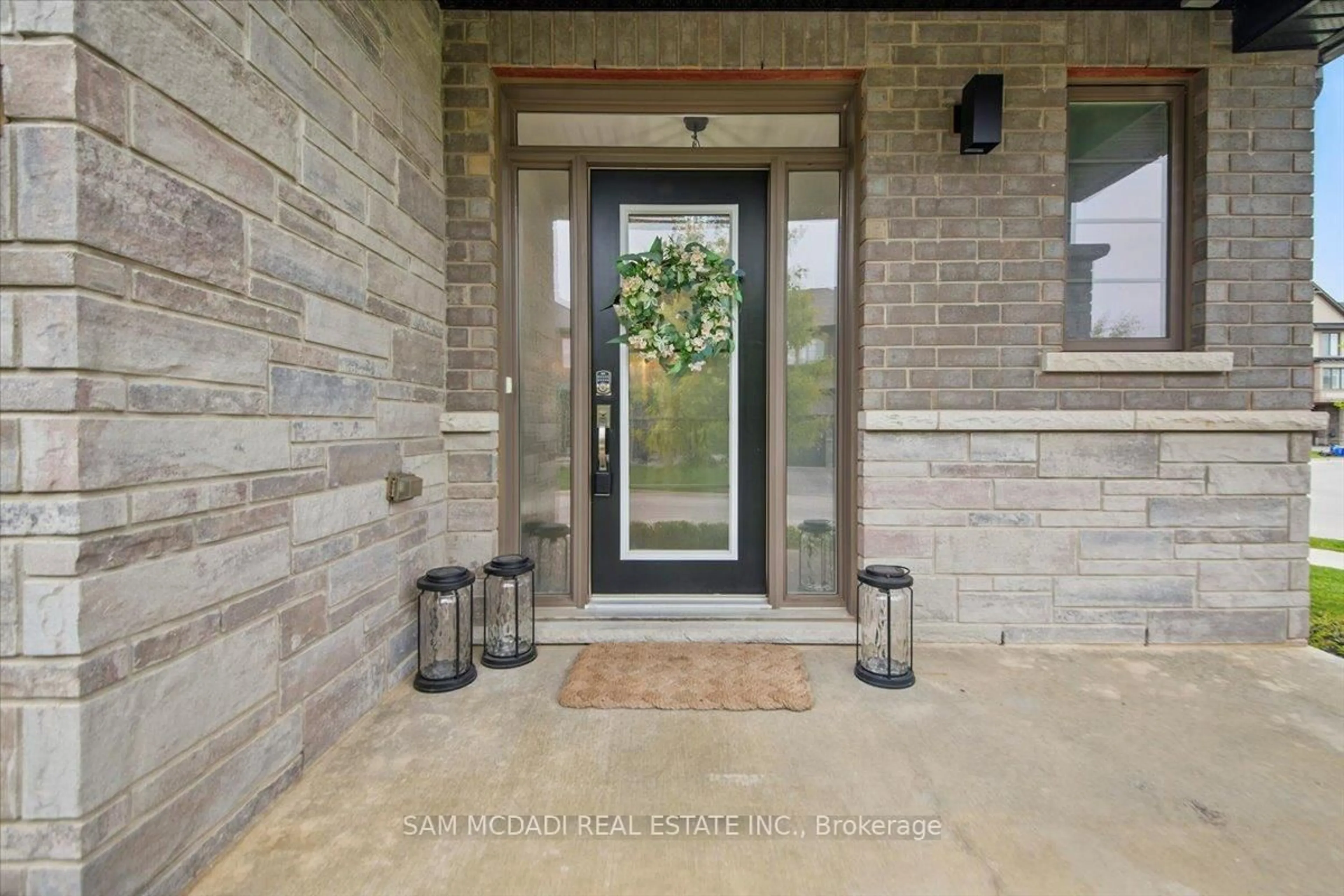 Indoor entryway for 4 Rouley Lane, Hamilton Ontario L9G 0G5