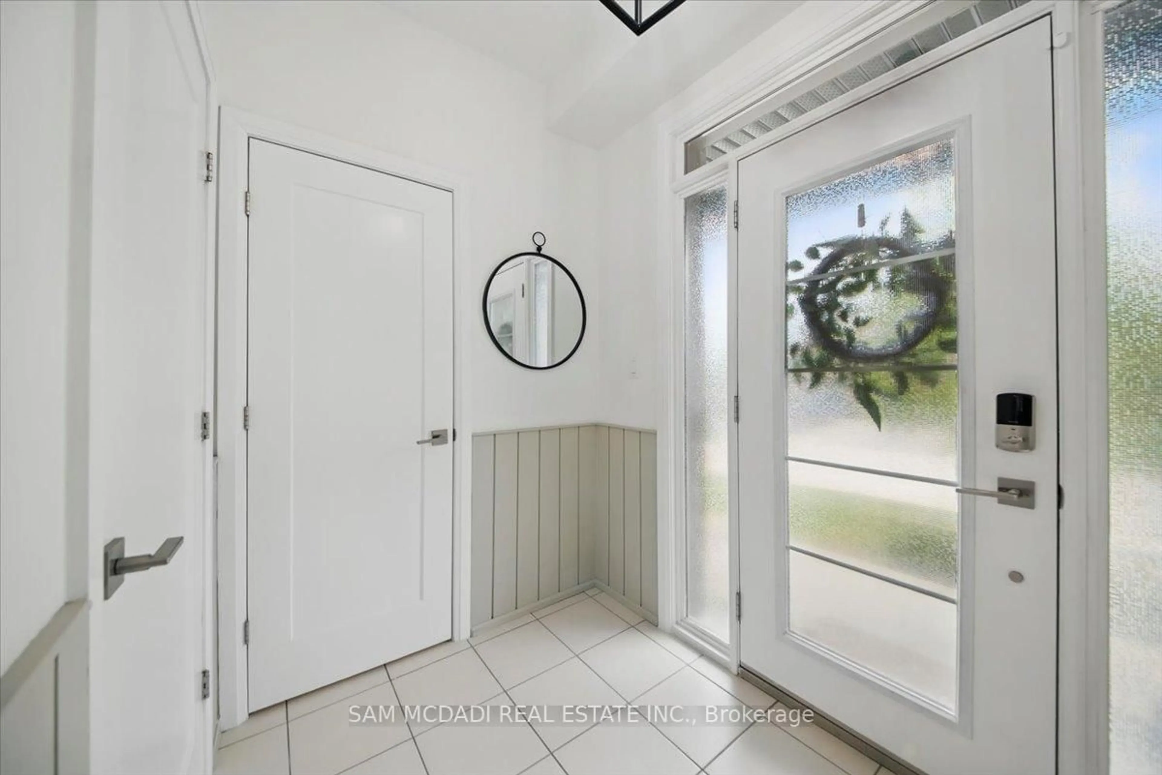 Indoor entryway for 4 Rouley Lane, Hamilton Ontario L9G 0G5
