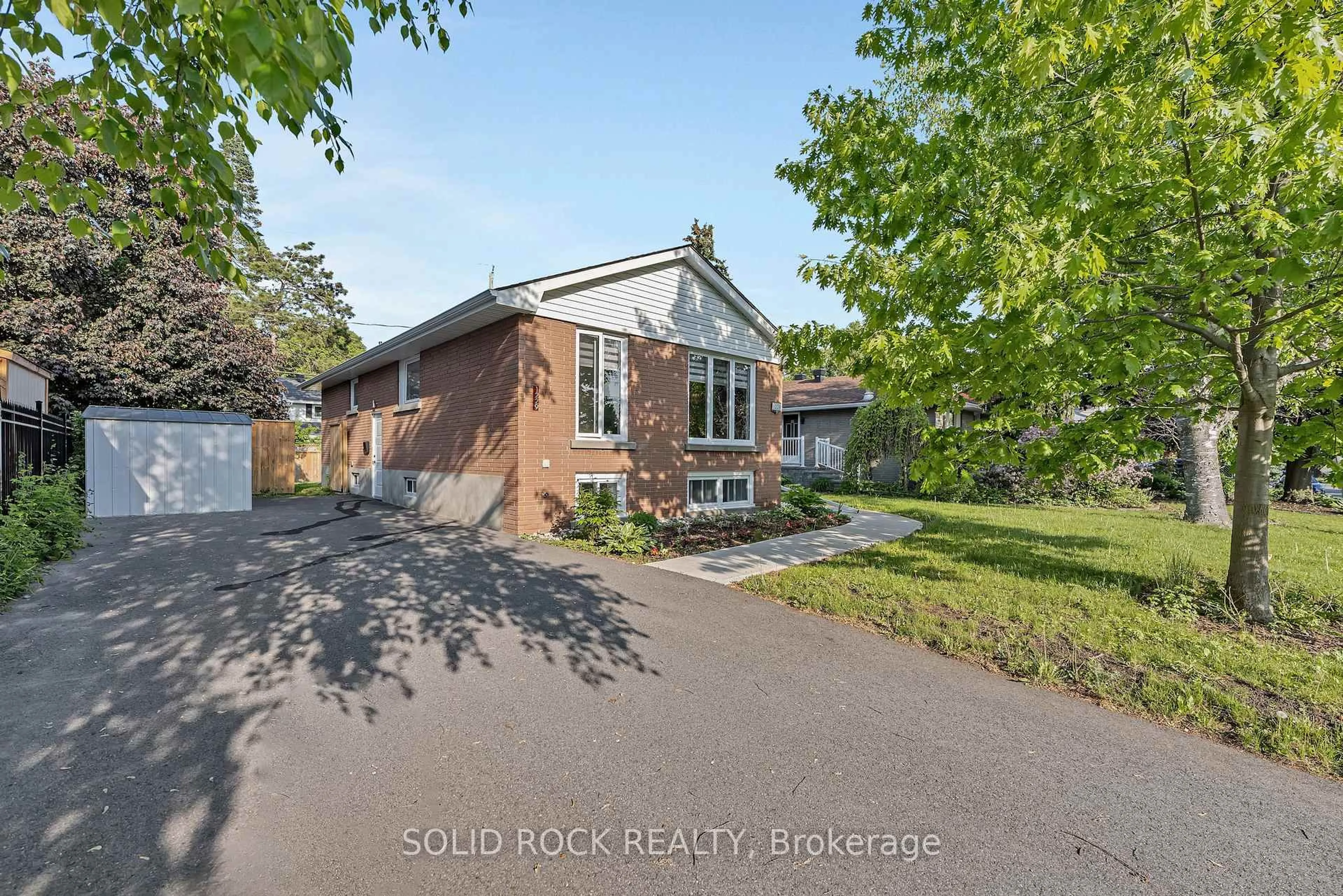 A pic from outside/outdoor area/front of a property/back of a property/a pic from drone, street for 1229 Erindale Dr, Ottawa Ontario K2C 2G2