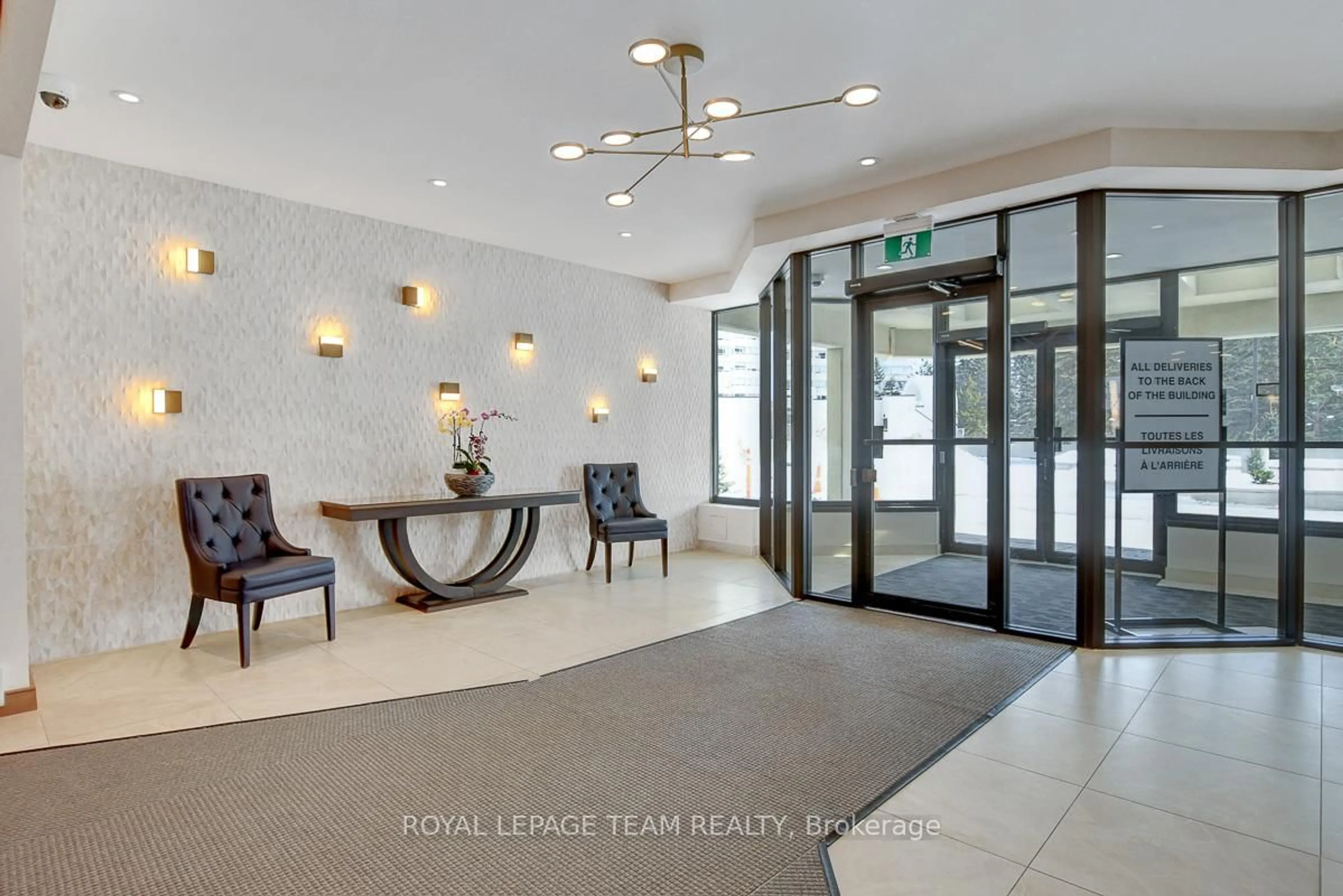 Lobby for 1500 Riverside Dr #303, Ottawa Ontario K1G 4J4