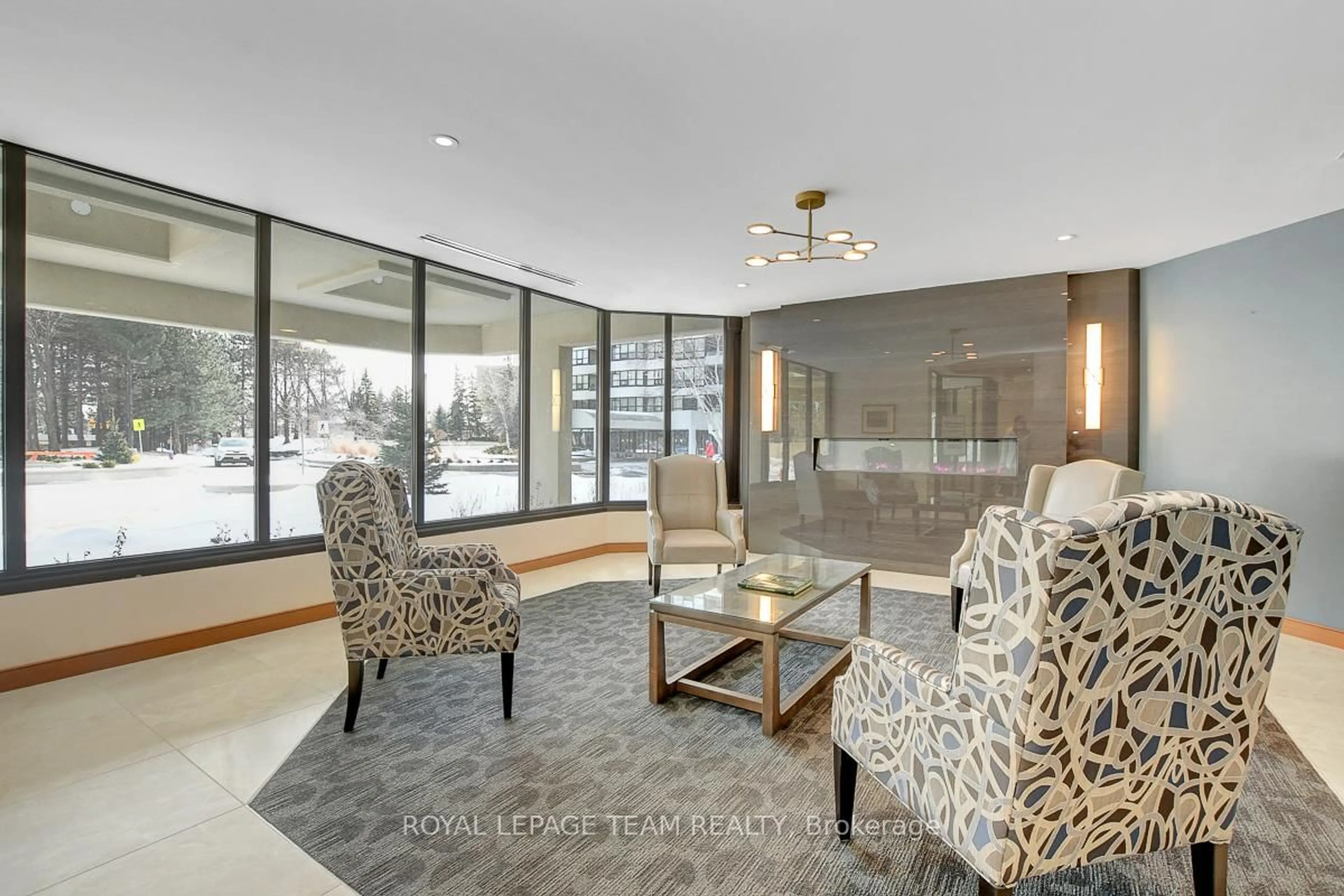 Lobby for 1500 Riverside Dr #303, Ottawa Ontario K1G 4J4