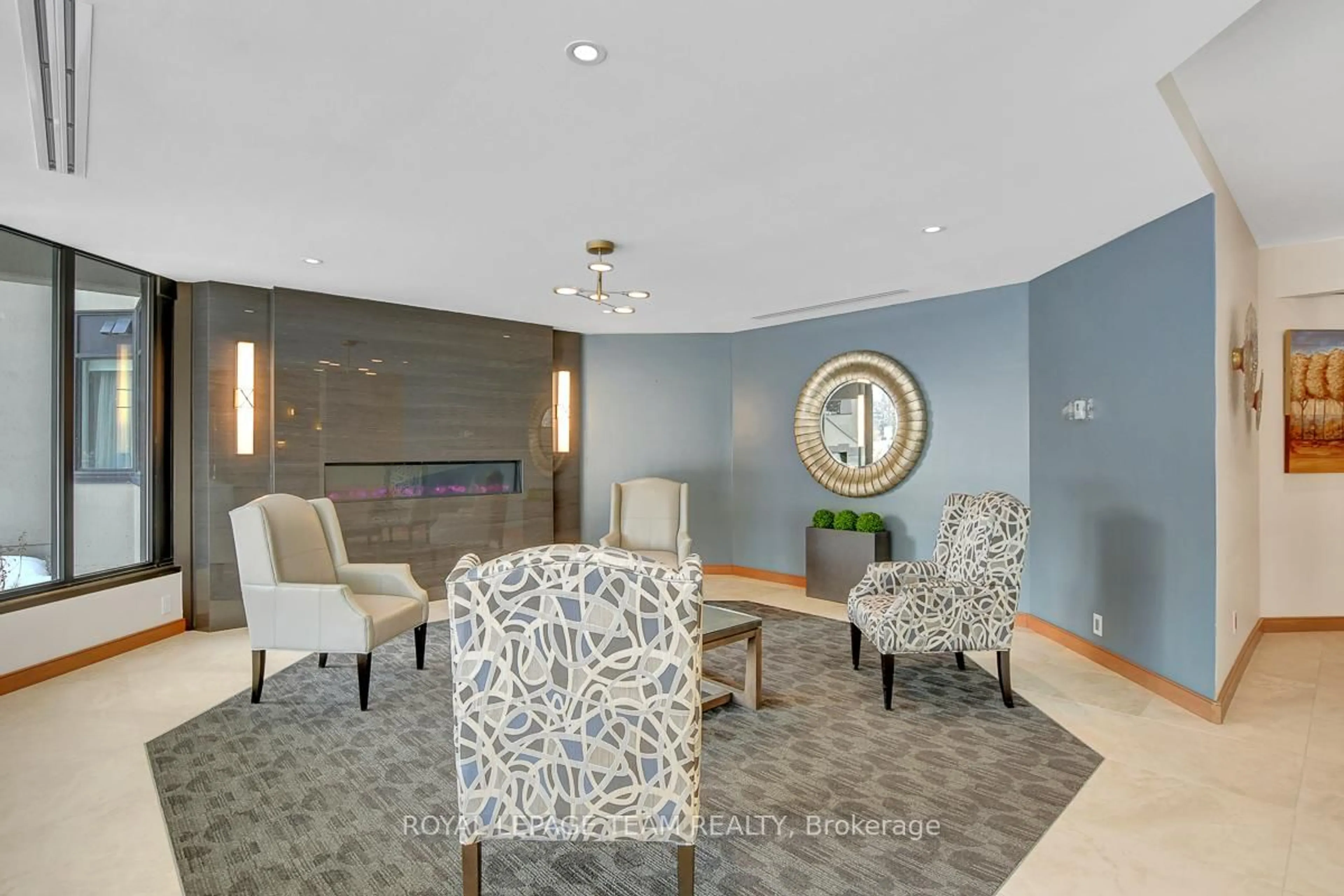 Lobby for 1500 Riverside Dr #303, Ottawa Ontario K1G 4J4