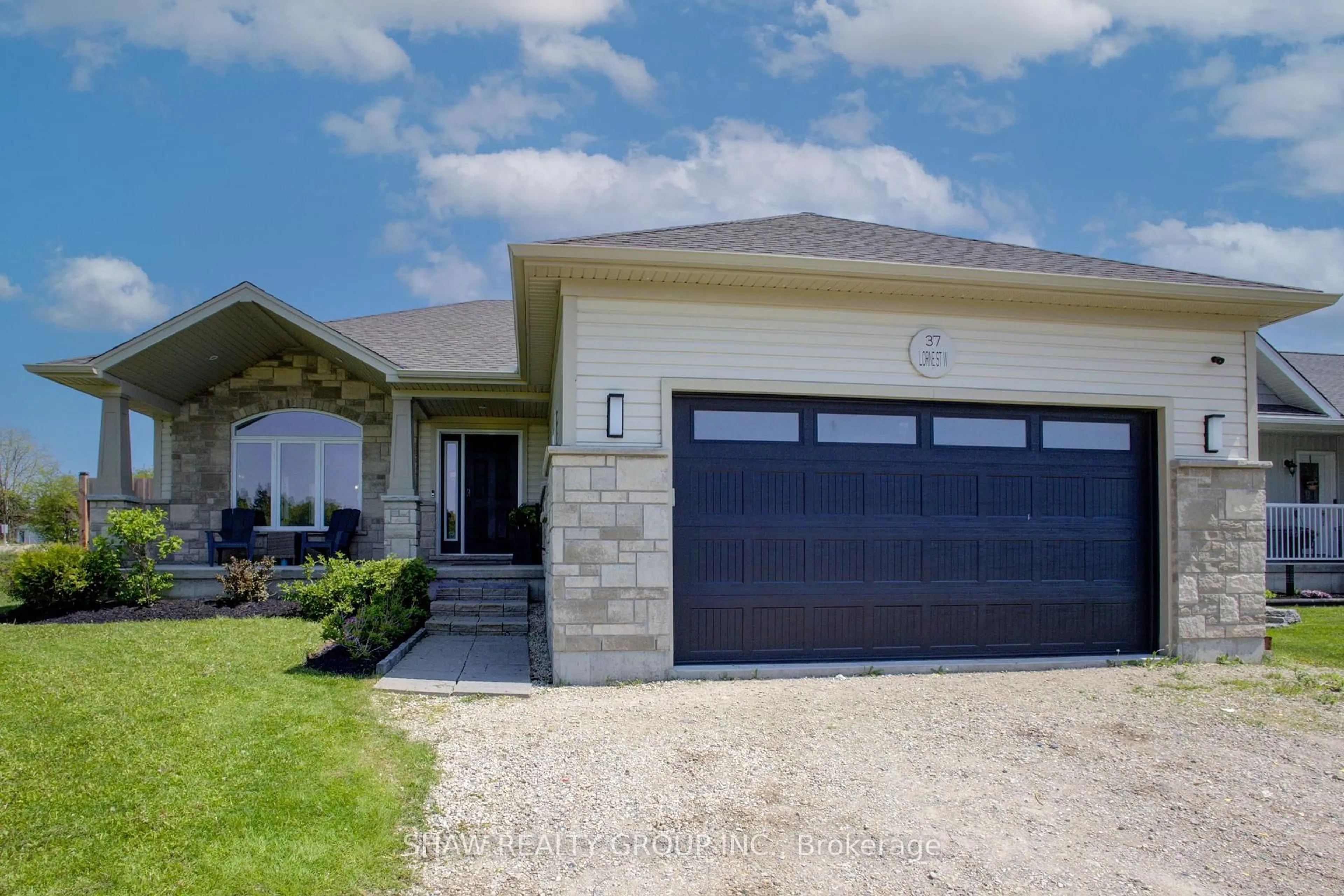 Home with vinyl exterior material, street for 37 Lorne St, Minto Ontario N0G 1Z0