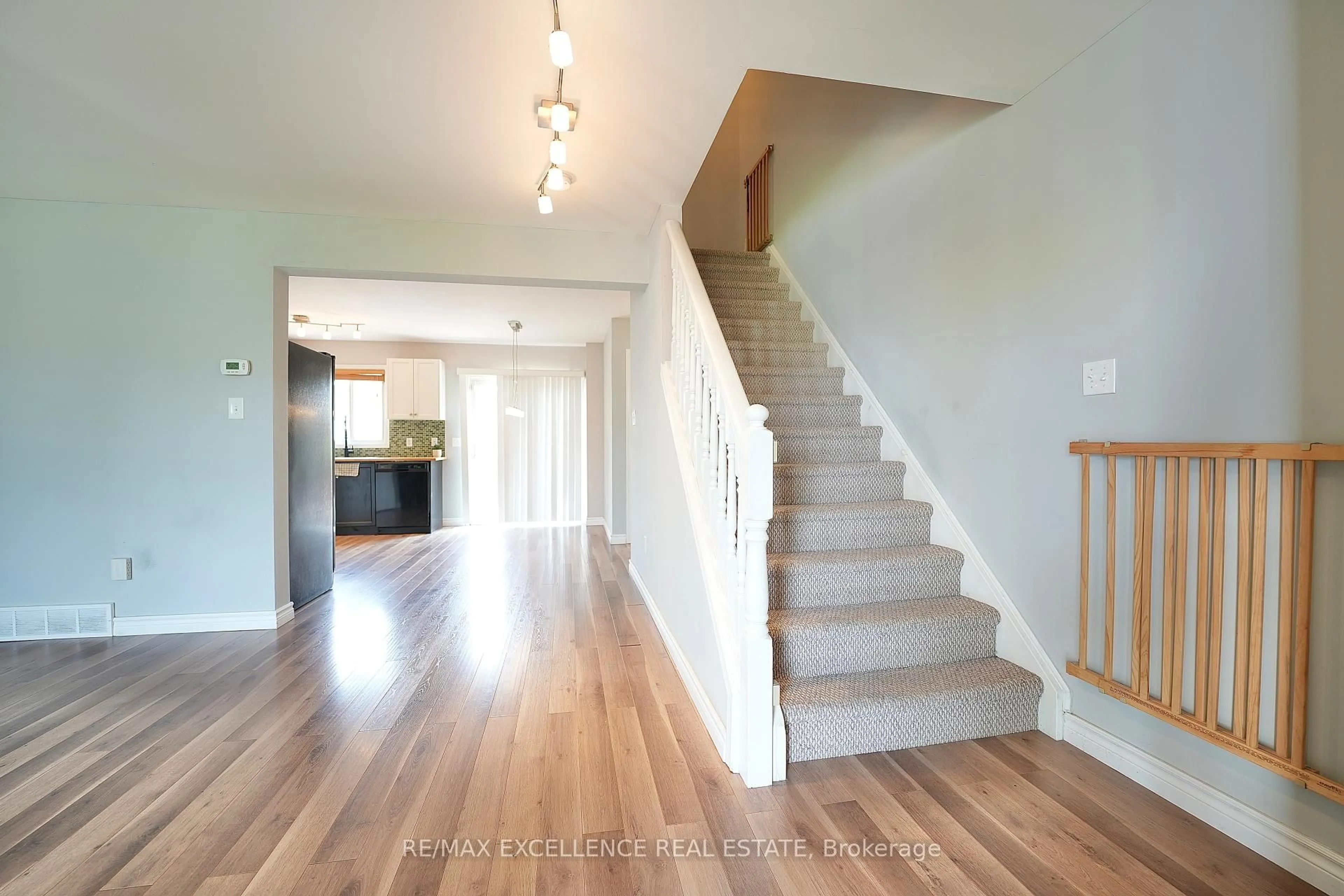 Indoor entryway for 39 PHAIR Cres, London South Ontario N5Z 5B5