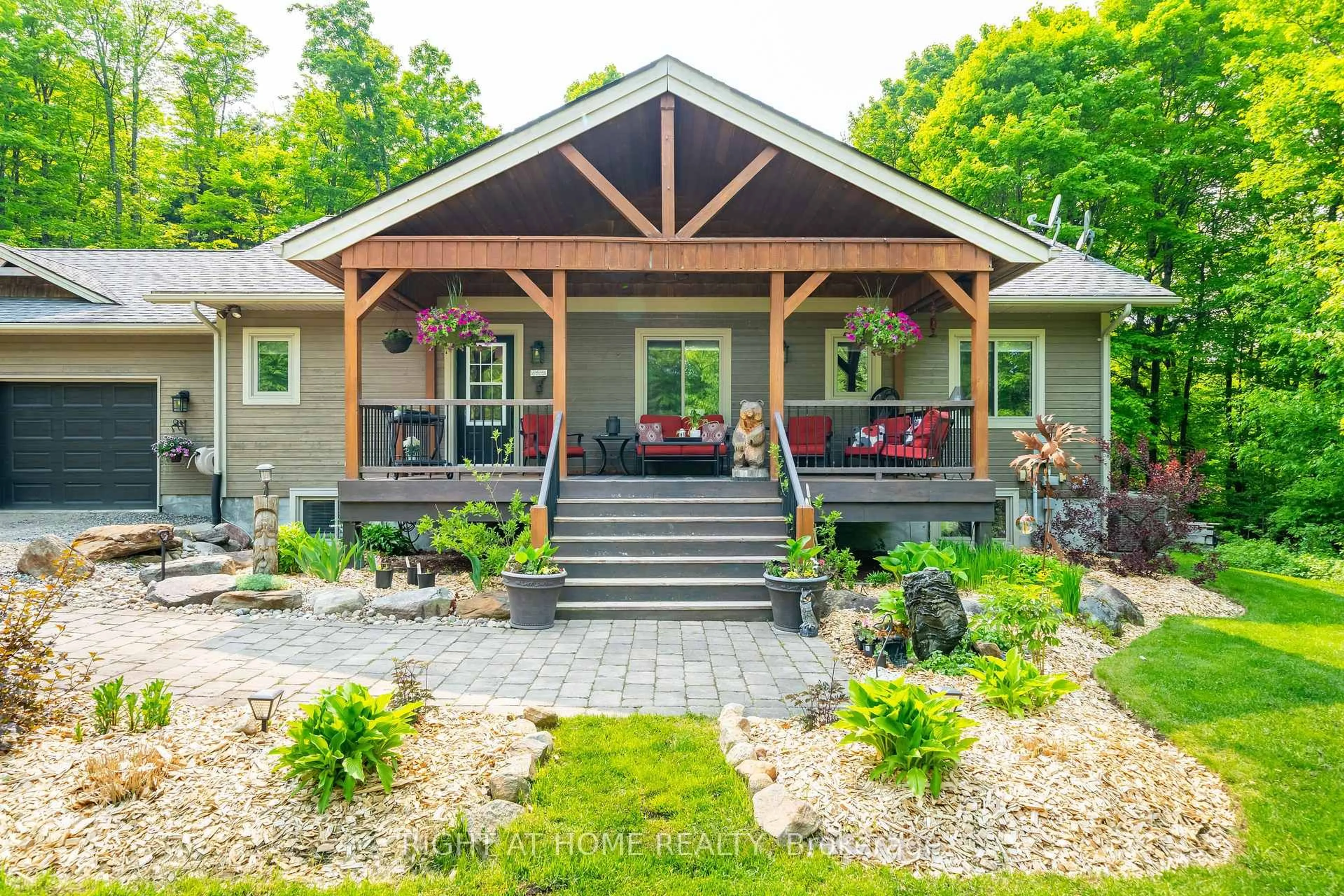 Home with vinyl exterior material, unknown for 12028 Highway 118 Highway, Dysart et al Ontario K0M 1S0