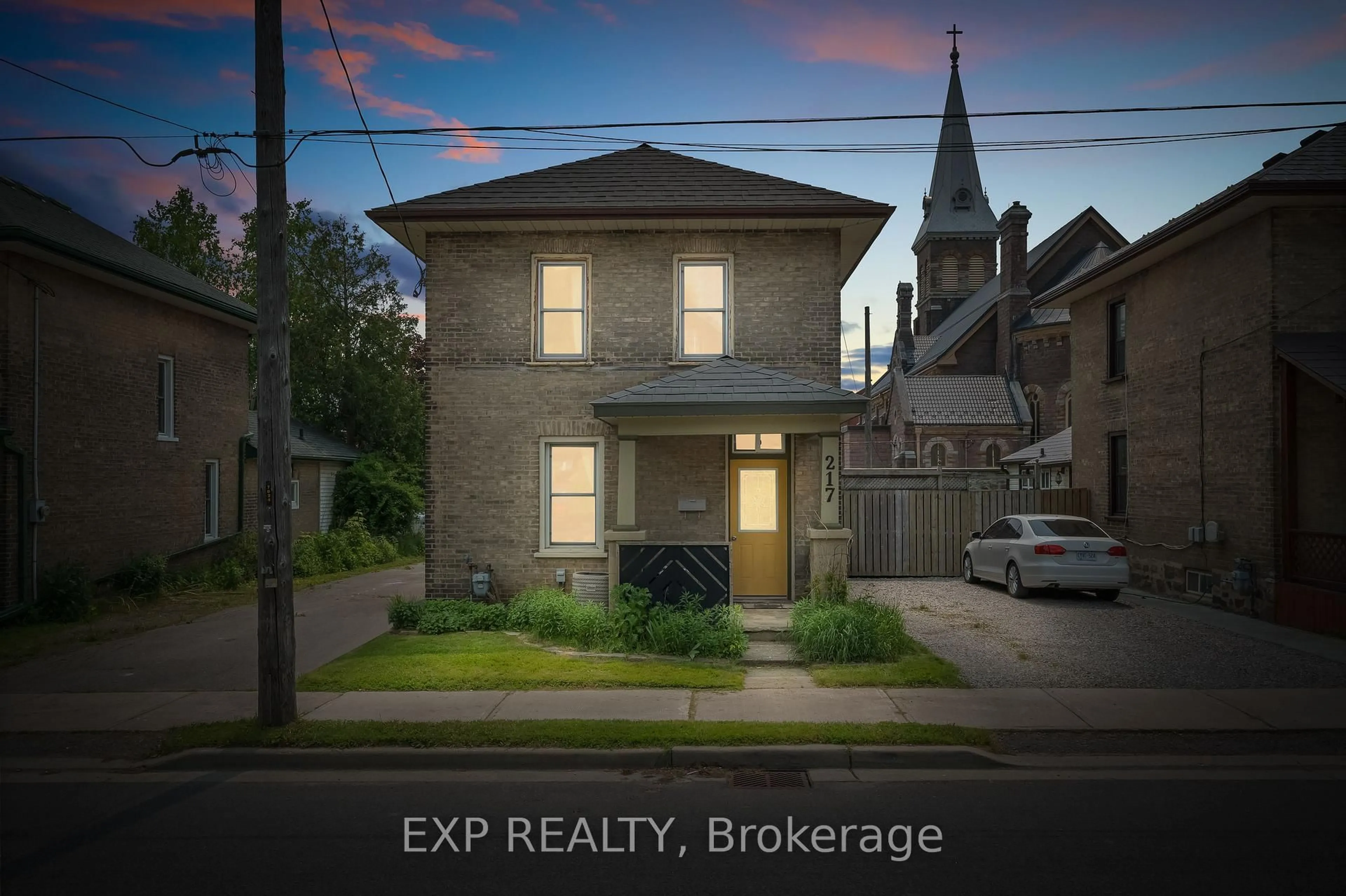 A pic from outside/outdoor area/front of a property/back of a property/a pic from drone, building for 217 Westcott St, Peterborough Central Ontario K9J 2G7