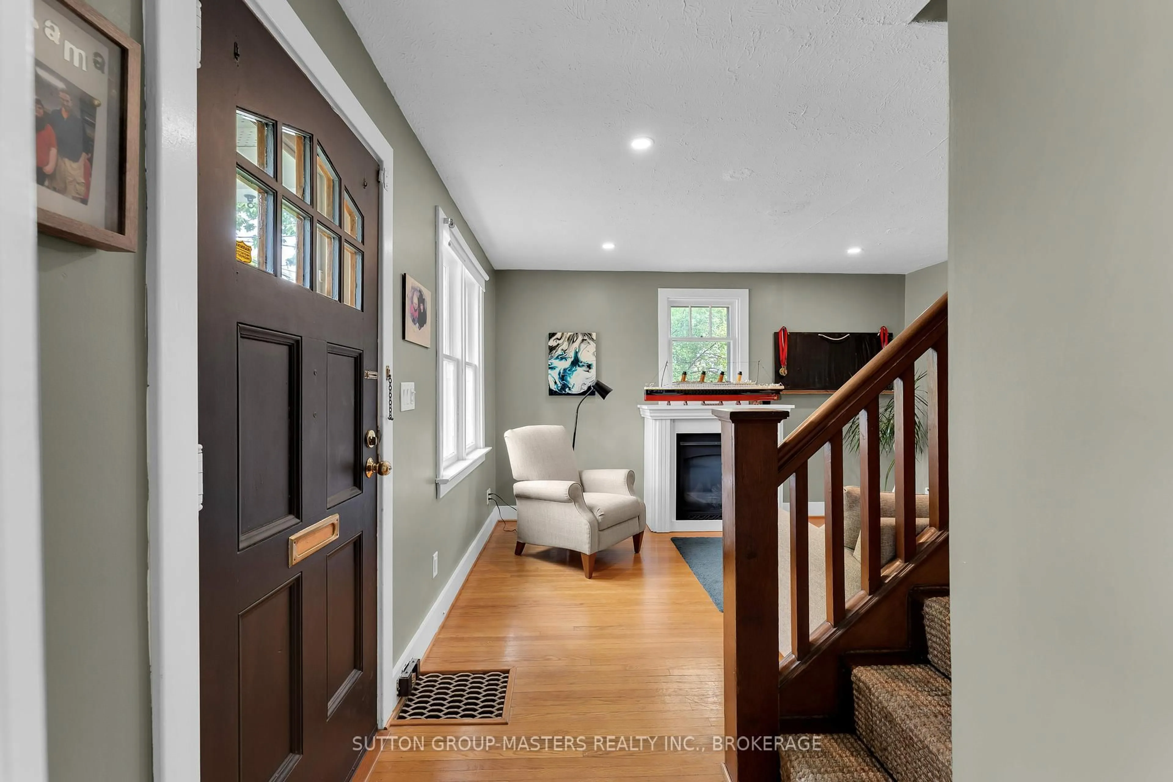 Indoor entryway for 80 Durham Street, Kingston Ontario K7L 1J4