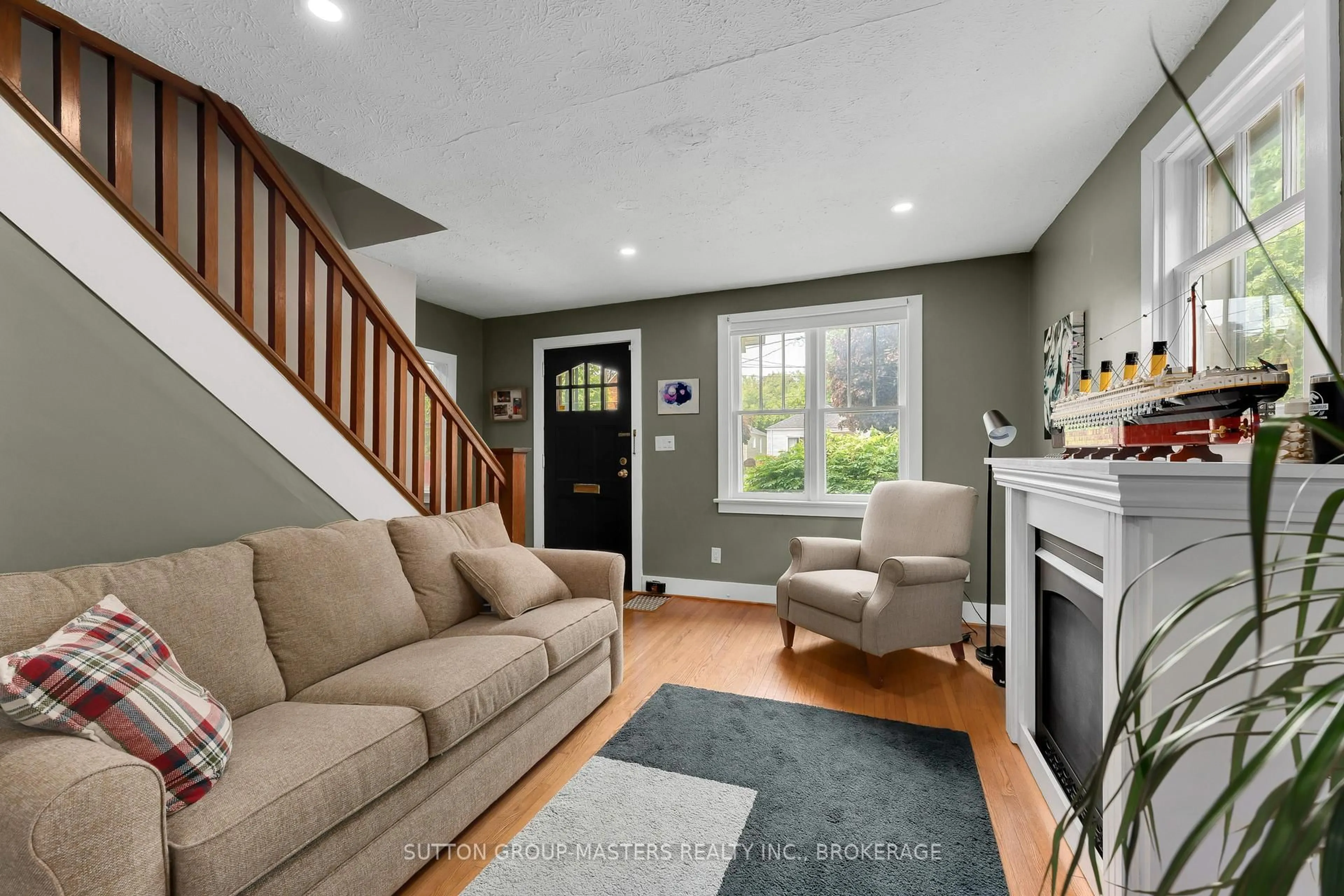 Living room with furniture, unknown for 80 Durham Street, Kingston Ontario K7L 1J4