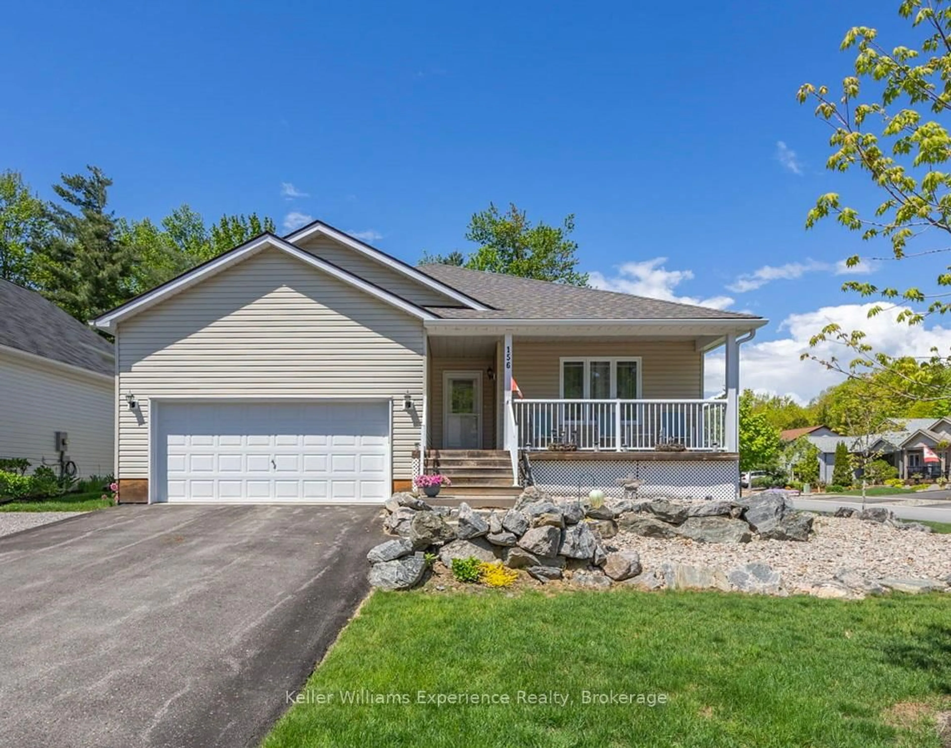 Home with vinyl exterior material, street for 156 Pineridge Gate, Gravenhurst Ontario P1P 0A3